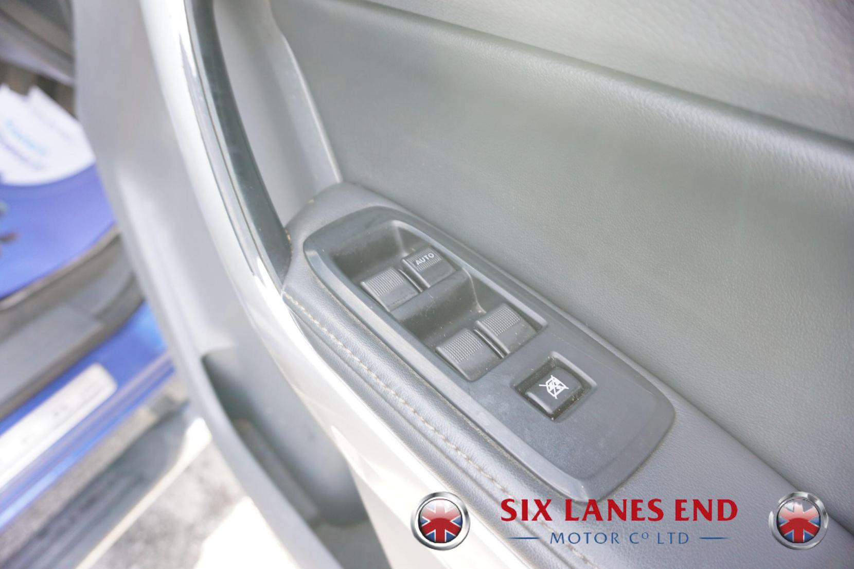 Ford Ranger 3.2 TDCi Limited 1 Pickup Double Cab 4dr Diesel Manual 4WD Euro 5 (200 ps)