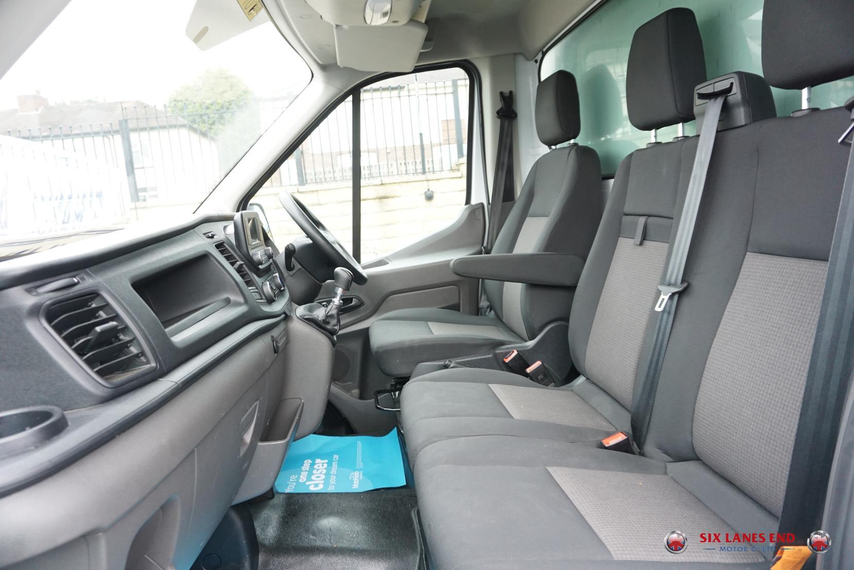 Ford Transit 2.0 350 EcoBlue Leader Luton 3dr Diesel Manual FWD L4 Euro 6 (s/s) (130 ps)