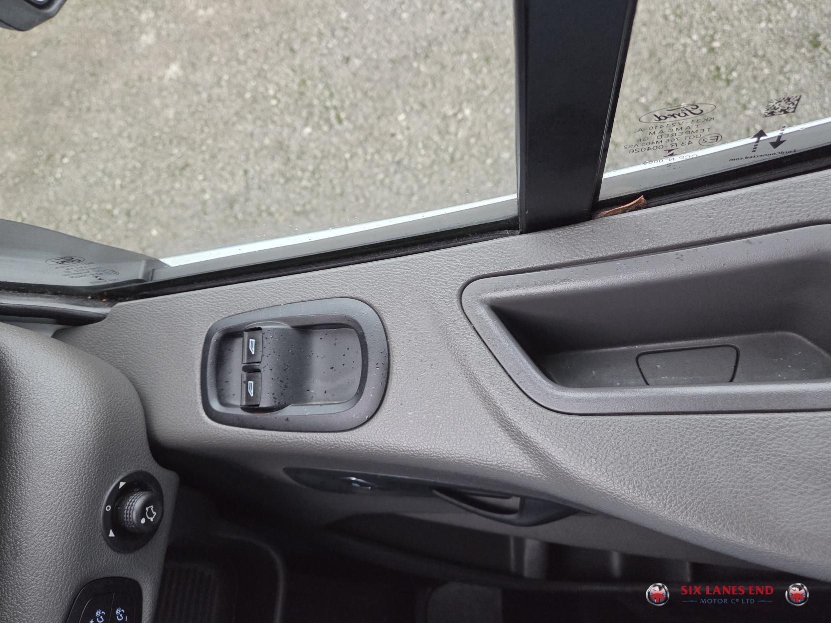 Ford Transit 2.0 350 EcoBlue Leader Luton 3dr Diesel Manual FWD L4 Euro 6 (s/s) (130 ps)