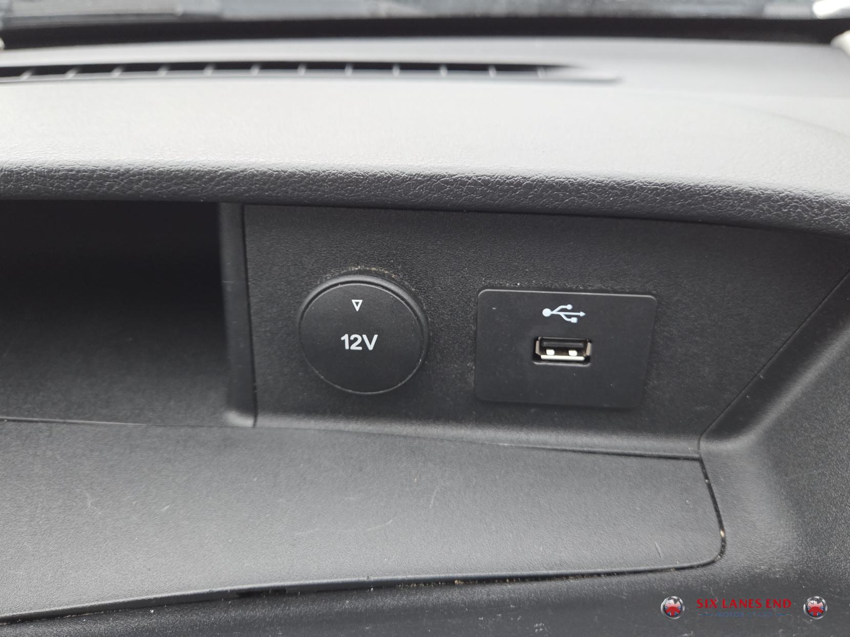 Ford Transit 2.0 350 EcoBlue Leader Luton 3dr Diesel Manual FWD L4 Euro 6 (s/s) (130 ps)