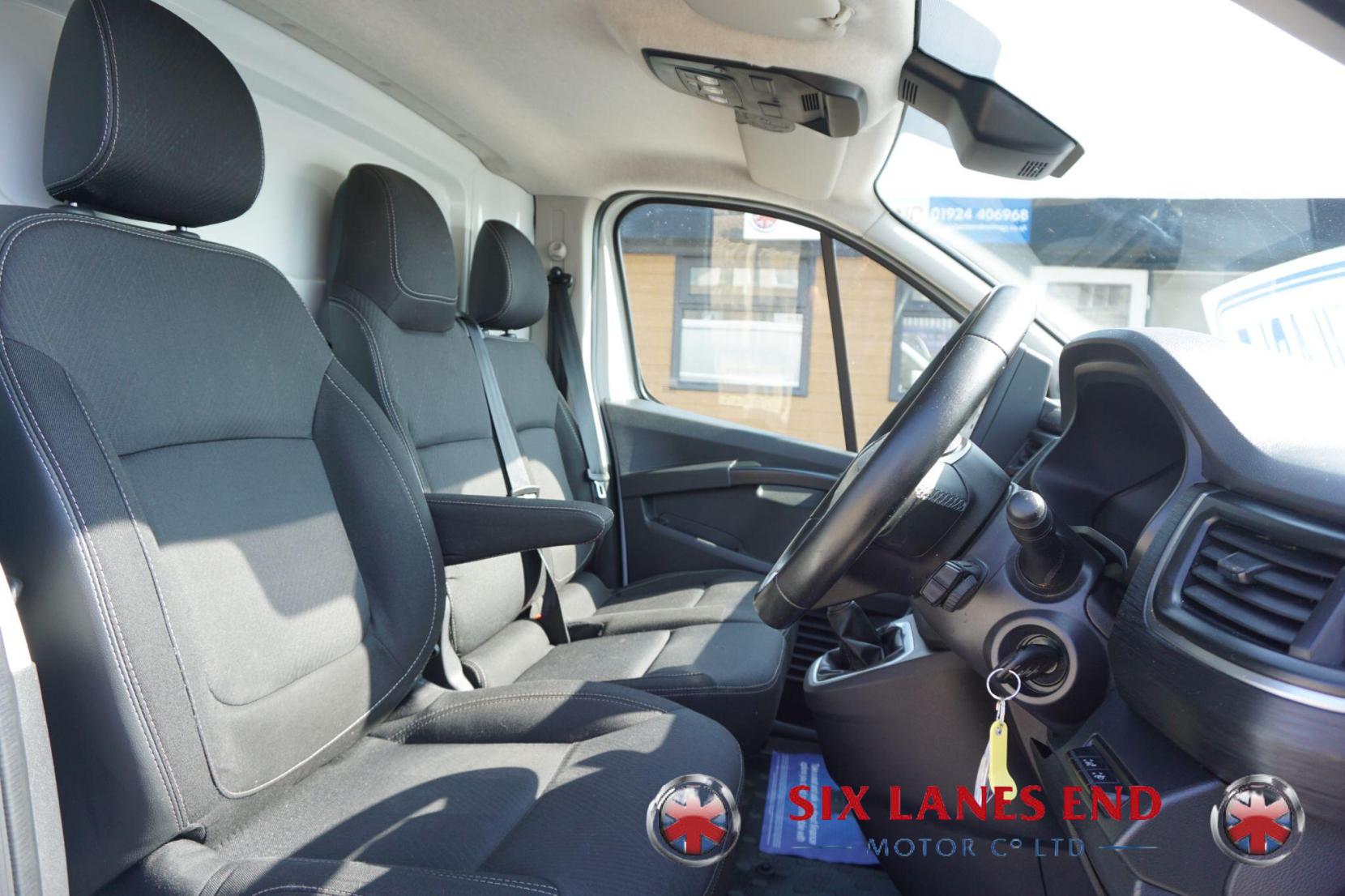 Renault Trafic 2.0 dCi Blue SL28 Sport Panel Van 5dr Diesel Manual L1 H1 Euro 6 (s/s) (130 ps)