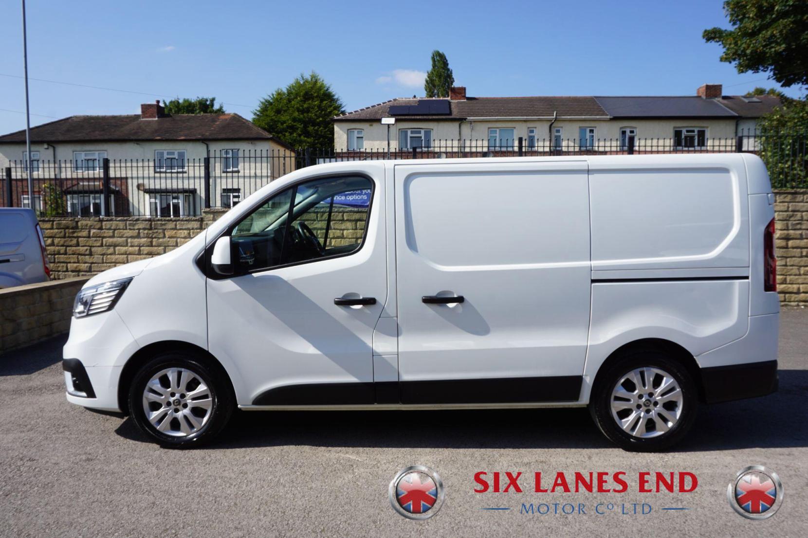 Renault Trafic 2.0 dCi Blue SL28 Sport Panel Van 5dr Diesel Manual L1 H1 Euro 6 (s/s) (130 ps)
