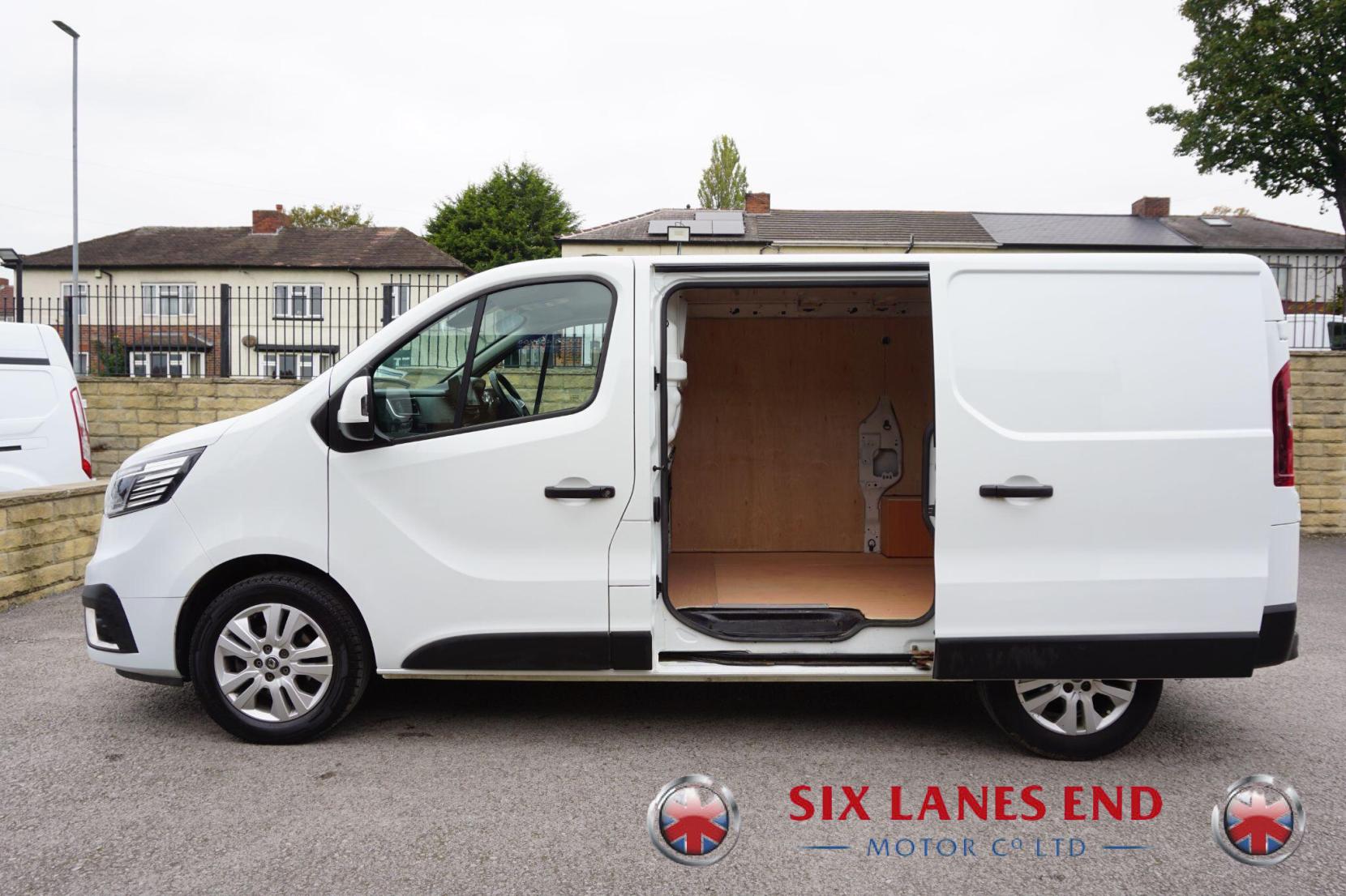 Renault Trafic 2.0 dCi Blue SL28 Sport Panel Van 5dr Diesel Manual L1 H1 Euro 6 (s/s) (130 ps)