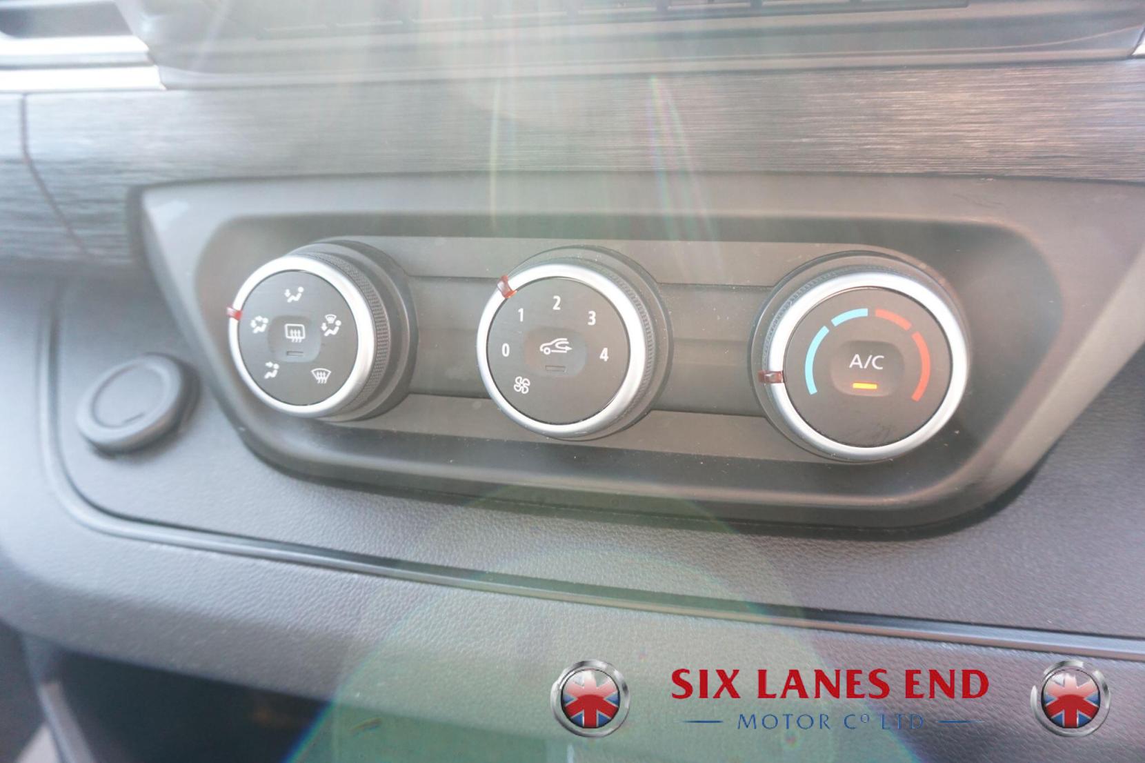 Renault Trafic 2.0 dCi Blue SL28 Sport Panel Van 5dr Diesel Manual L1 H1 Euro 6 (s/s) (130 ps)