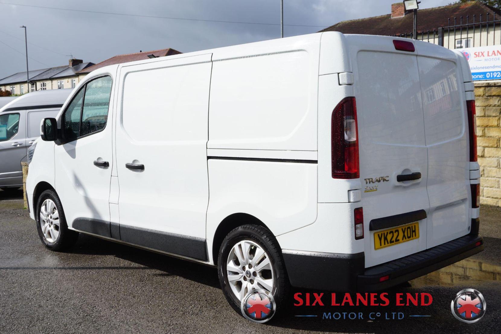 Renault Trafic 2.0 dCi Blue SL28 Sport Panel Van 5dr Diesel Manual L1 H1 Euro 6 (s/s) (130 ps)