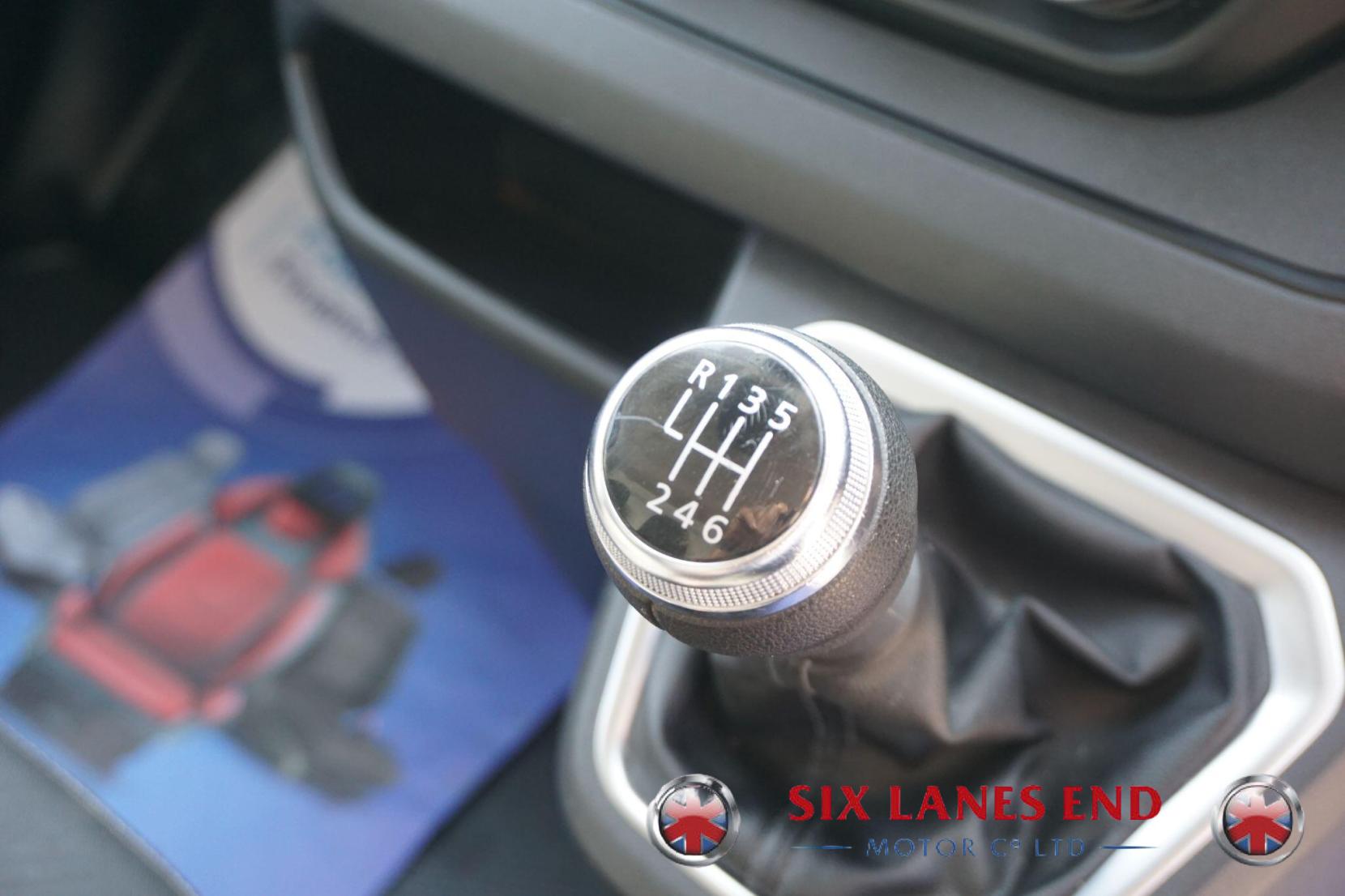 Renault Trafic 2.0 dCi Blue SL28 Sport Panel Van 5dr Diesel Manual L1 H1 Euro 6 (s/s) (130 ps)