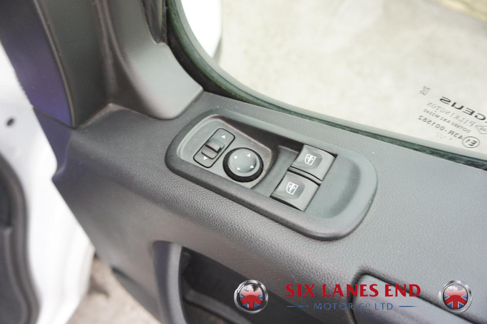 Vauxhall Movano 2.3 CDTi 3500 BiTurbo Edition Panel Van 5dr Diesel Manual FWD L2 H2 Euro 6 (135 ps)