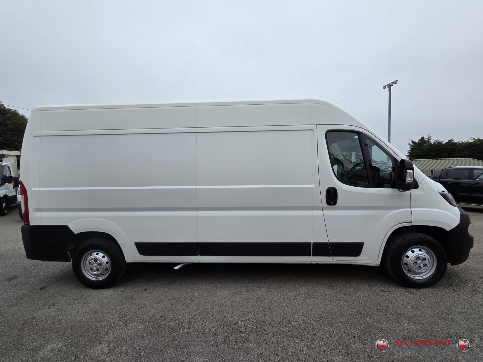 Peugeot Boxer 2.2 BlueHDi 335 Professional Panel Van 5dr Diesel Manual L3 H2 Euro 6 (s/s) (140 ps)