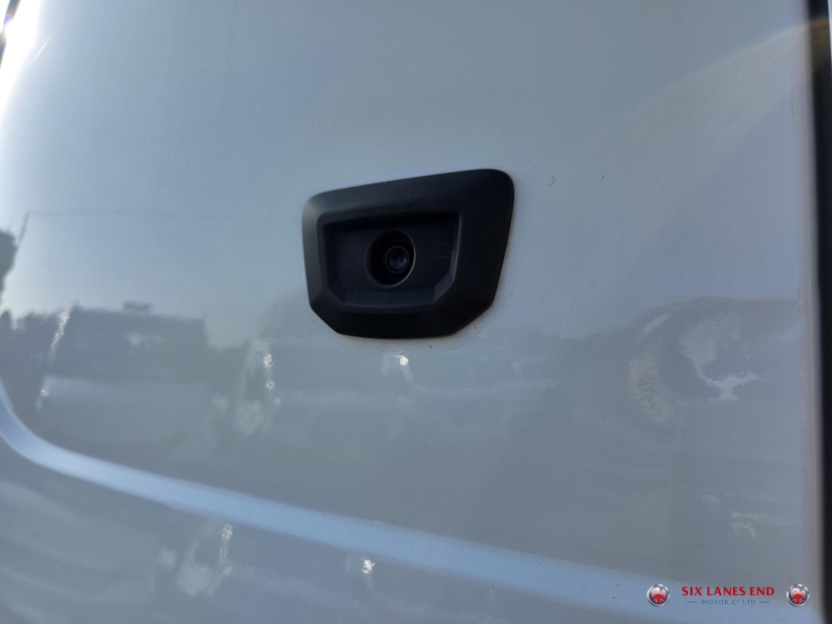 Ford Transit Custom 2.0 320 EcoBlue Limited Crew Van Double Cab 5dr Diesel Manual L2 H1 Euro 6 (s/s) (6 Seat) (130 ps)