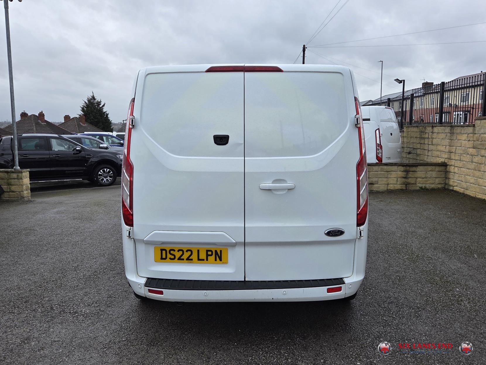 Ford Transit Custom 2.0 320 EcoBlue Limited Crew Van Double Cab 5dr Diesel Manual L2 H1 Euro 6 (s/s) (6 Seat) (130 ps)