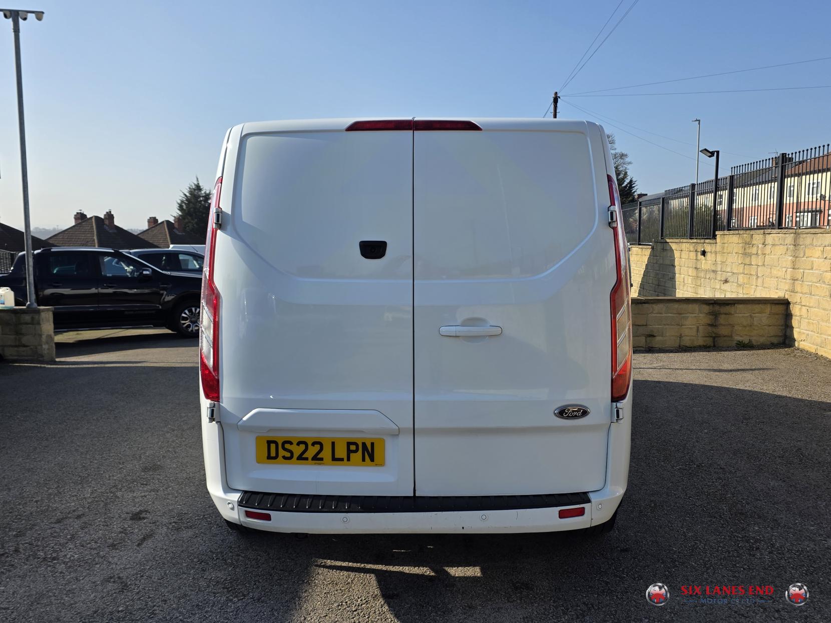 Ford Transit Custom 2.0 320 EcoBlue Limited Crew Van Double Cab 5dr Diesel Manual L2 H1 Euro 6 (s/s) (6 Seat) (130 ps)