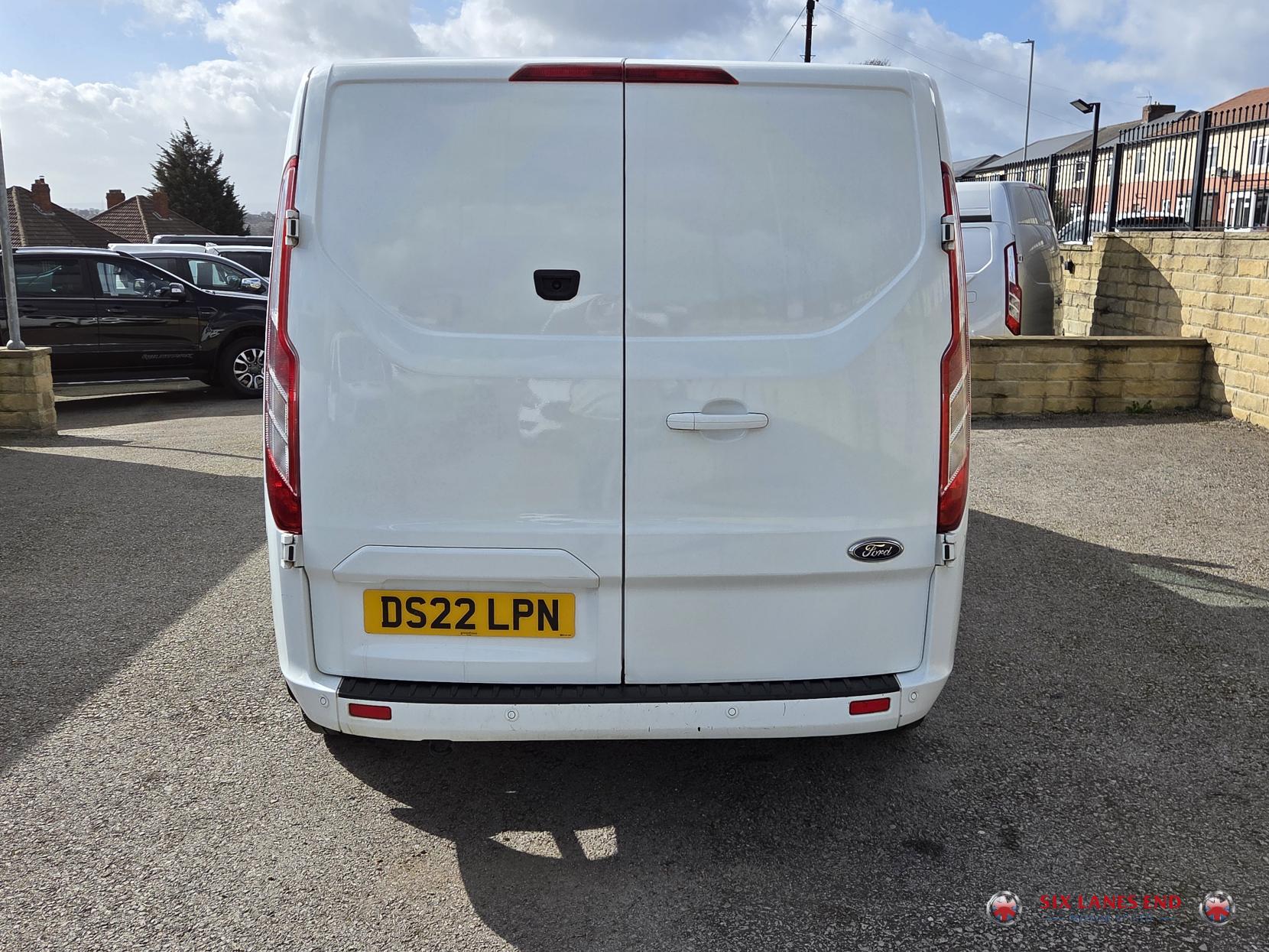 Ford Transit Custom 2.0 320 EcoBlue Limited Crew Van Double Cab 5dr Diesel Manual L2 H1 Euro 6 (s/s) (6 Seat) (130 ps)