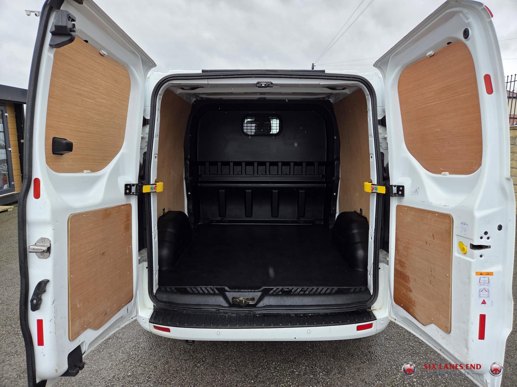 Ford Transit Custom 2.0 320 EcoBlue Limited Crew Van Double Cab 5dr Diesel Manual L2 H1 Euro 6 (s/s) (6 Seat) (130 ps)