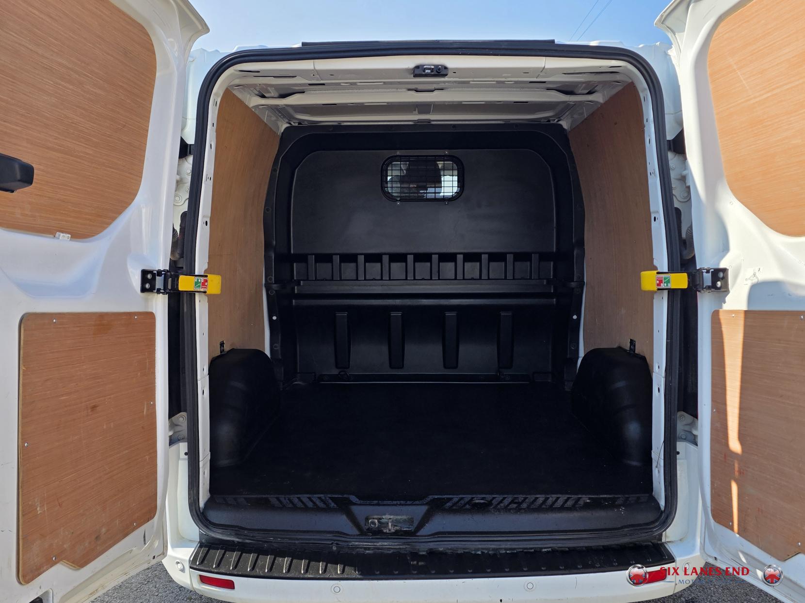 Ford Transit Custom 2.0 320 EcoBlue Limited Crew Van Double Cab 5dr Diesel Manual L2 H1 Euro 6 (s/s) (6 Seat) (130 ps)