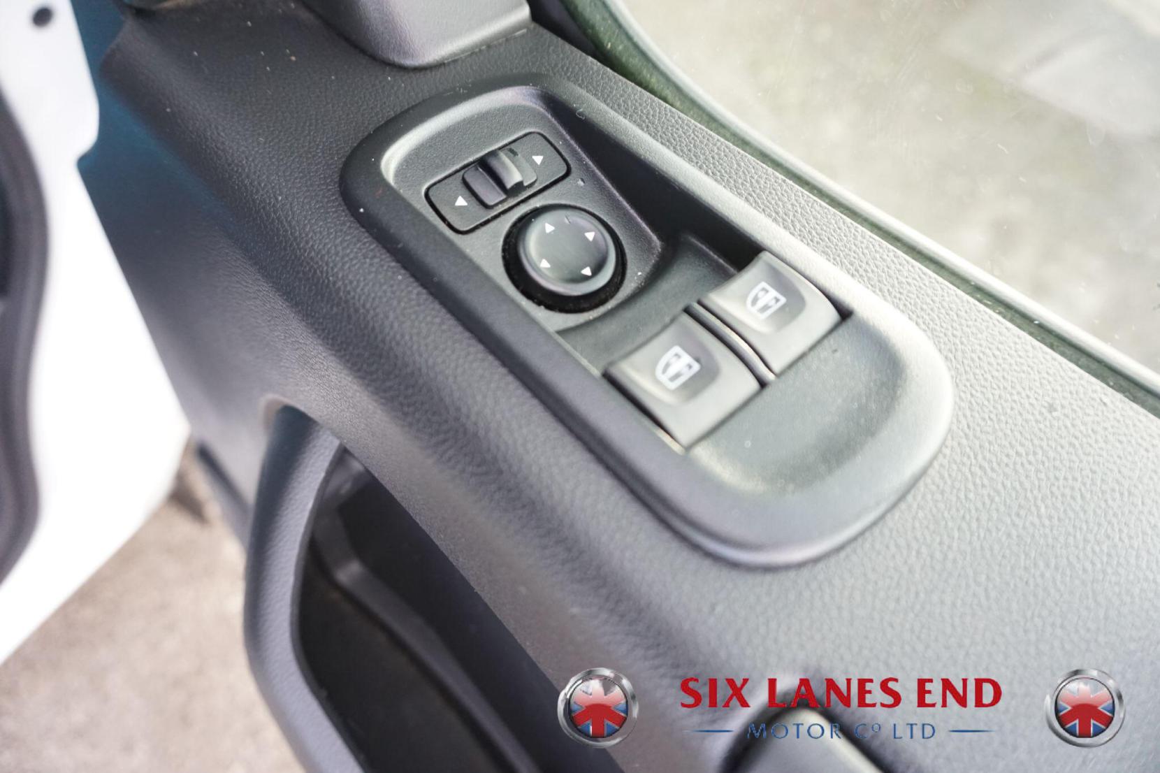 Vauxhall Movano 2.3 CDTi 3500 BiTurbo Edition Panel Van 5dr Diesel Manual FWD L2 H2 Euro 6 (135 ps)