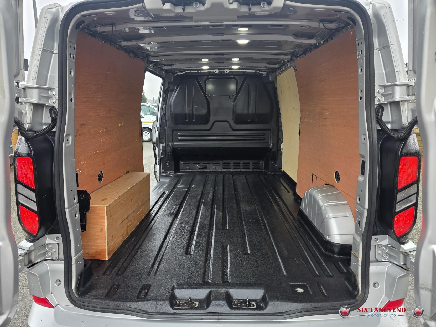 Ford Transit Custom 2.0 300 EcoBlue Limited Panel Van 5dr Diesel Manual L2 H1 Euro 6 (s/s) (136 ps)