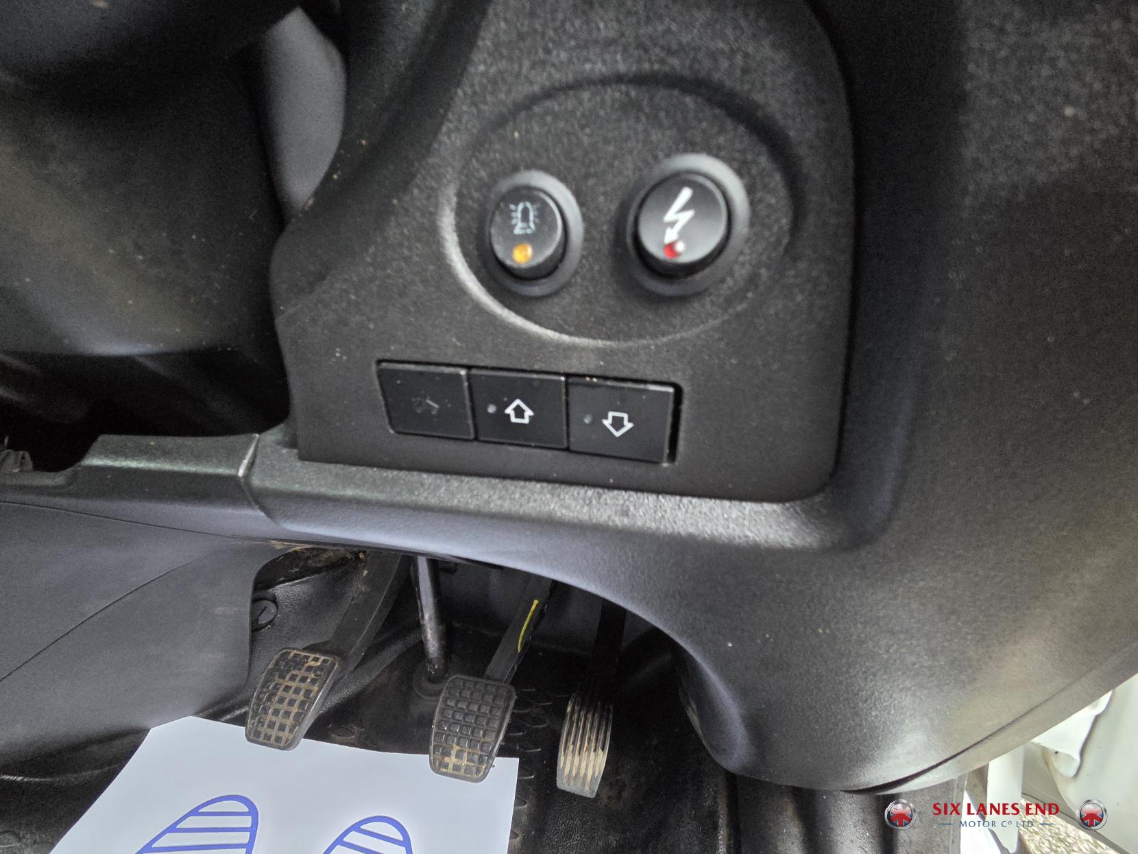 Iveco Daily 2.3D HPI 14V 35C 3750 Tipper Double Cab 4dr Diesel Manual L3 Euro 6 (s/s) (DRW) (136 ps)