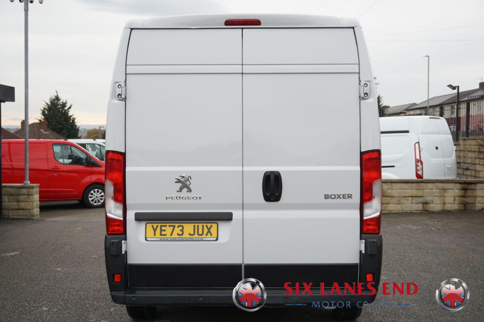 Peugeot Boxer 2.2 BlueHDi 335 Professional Premium + Panel Van 5dr Diesel Manual L2 H2 Euro 6 (s/s) (140 ps)
