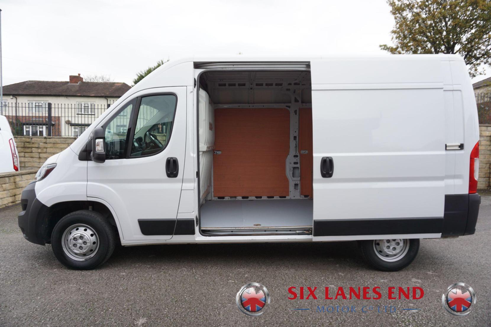 Peugeot Boxer 2.2 BlueHDi 335 Professional Premium + Panel Van 5dr Diesel Manual L2 H2 Euro 6 (s/s) (140 ps)