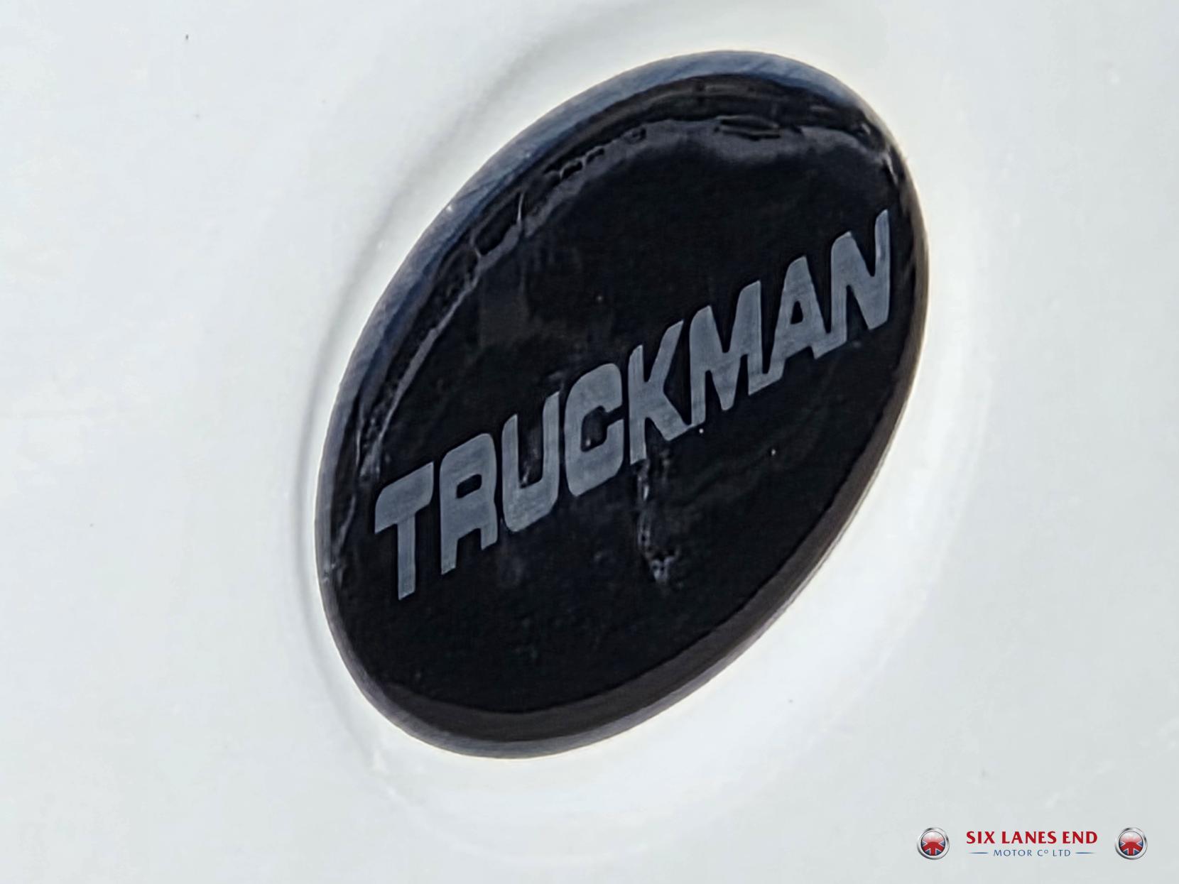 Toyota Hilux 2.4 D-4D Icon Pickup Double Cab 4dr Diesel Auto 4WD Euro 6 (s/s) (150 ps)