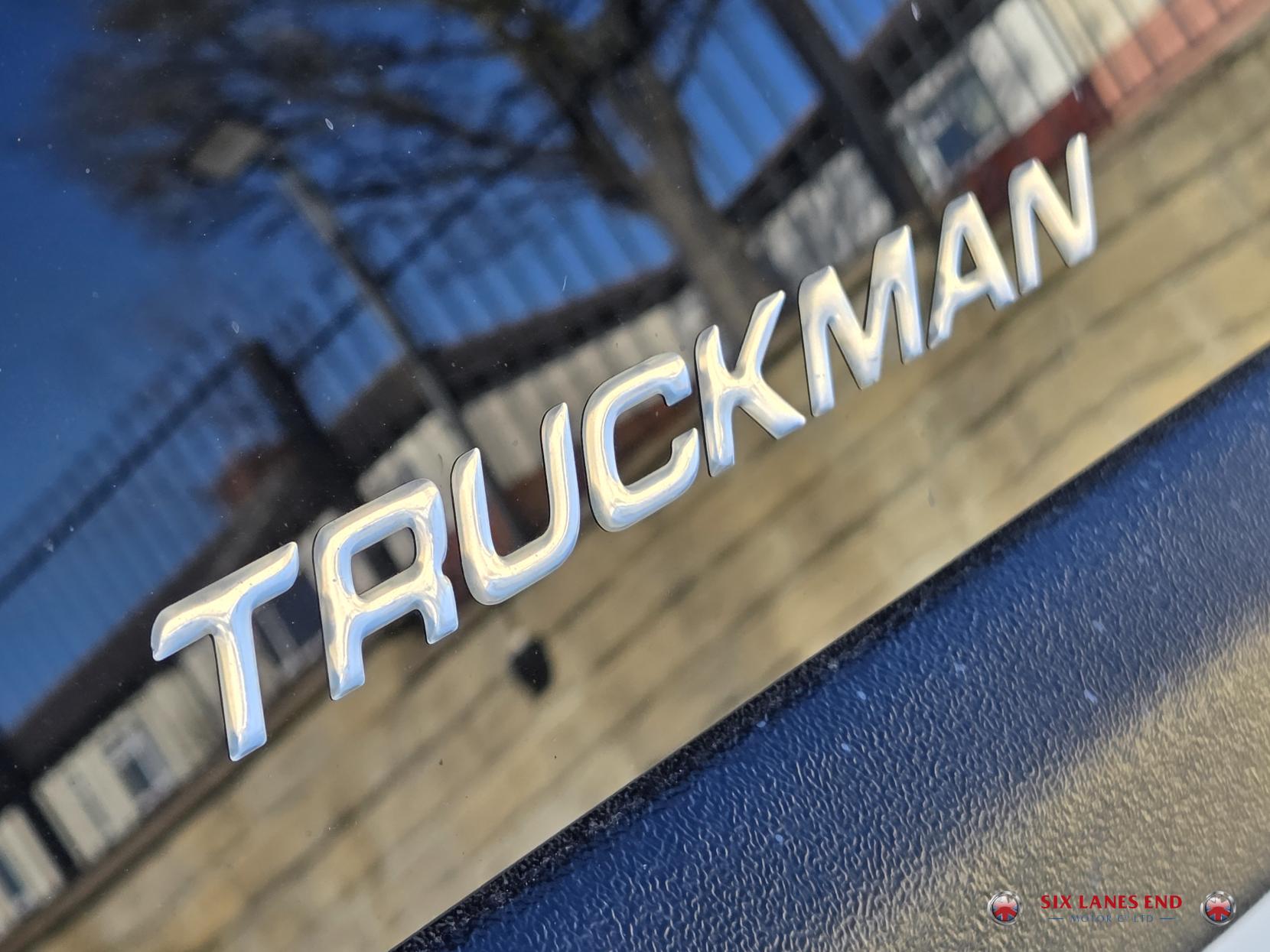 Toyota Hilux 2.4 D-4D Icon Pickup Double Cab 4dr Diesel Auto 4WD Euro 6 (s/s) (150 ps)