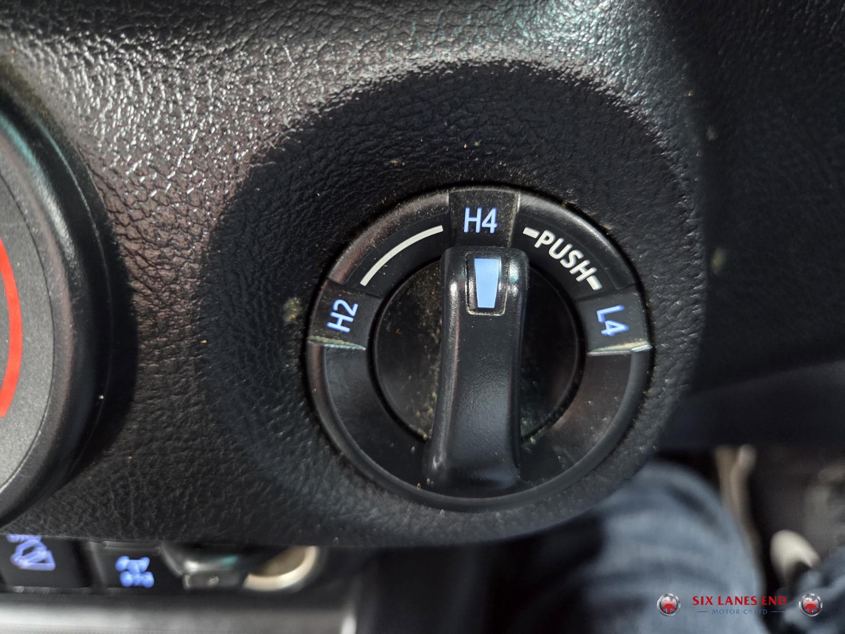 Toyota Hilux 2.4 D-4D Icon Pickup Double Cab 4dr Diesel Auto 4WD Euro 6 (s/s) (150 ps)