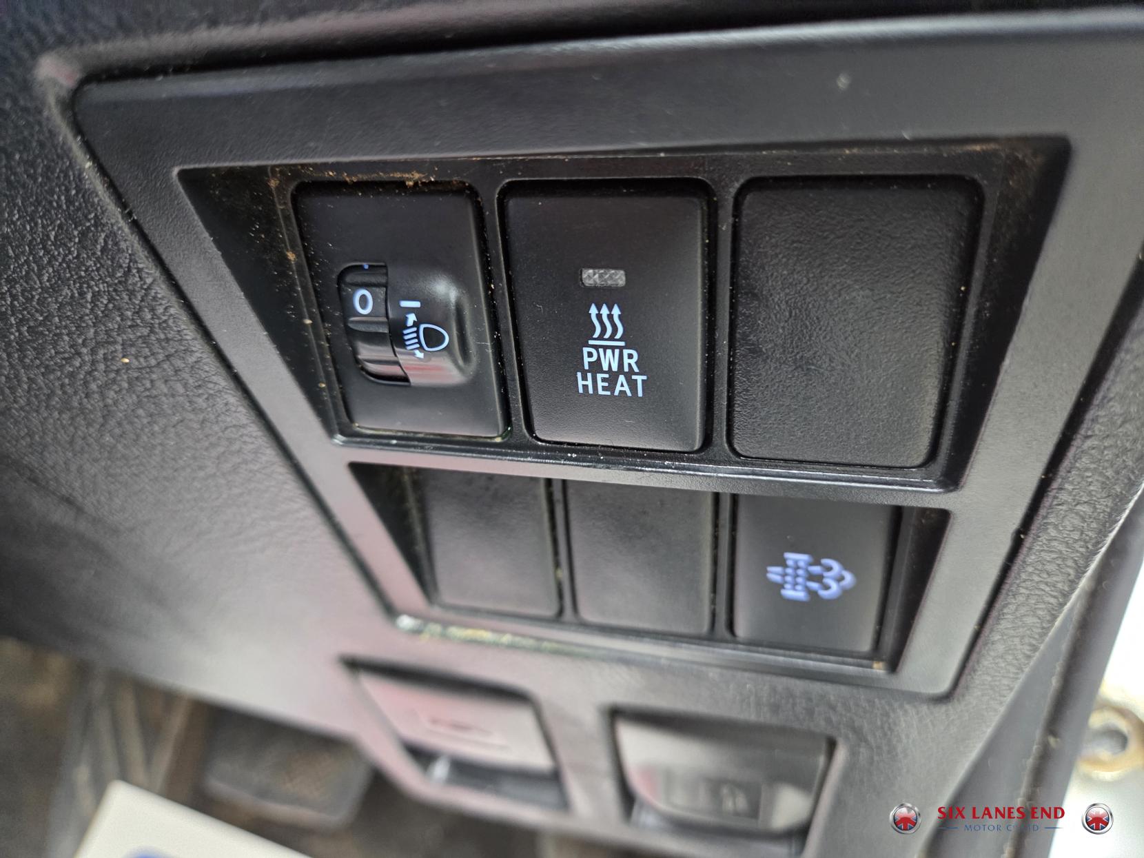 Toyota Hilux 2.4 D-4D Icon Pickup Double Cab 4dr Diesel Auto 4WD Euro 6 (s/s) (150 ps)