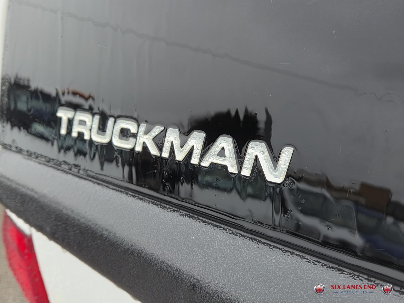 Toyota Hilux 2.4 D-4D Icon Pickup Double Cab 4dr Diesel Auto 4WD Euro 6 (s/s) (150 ps)