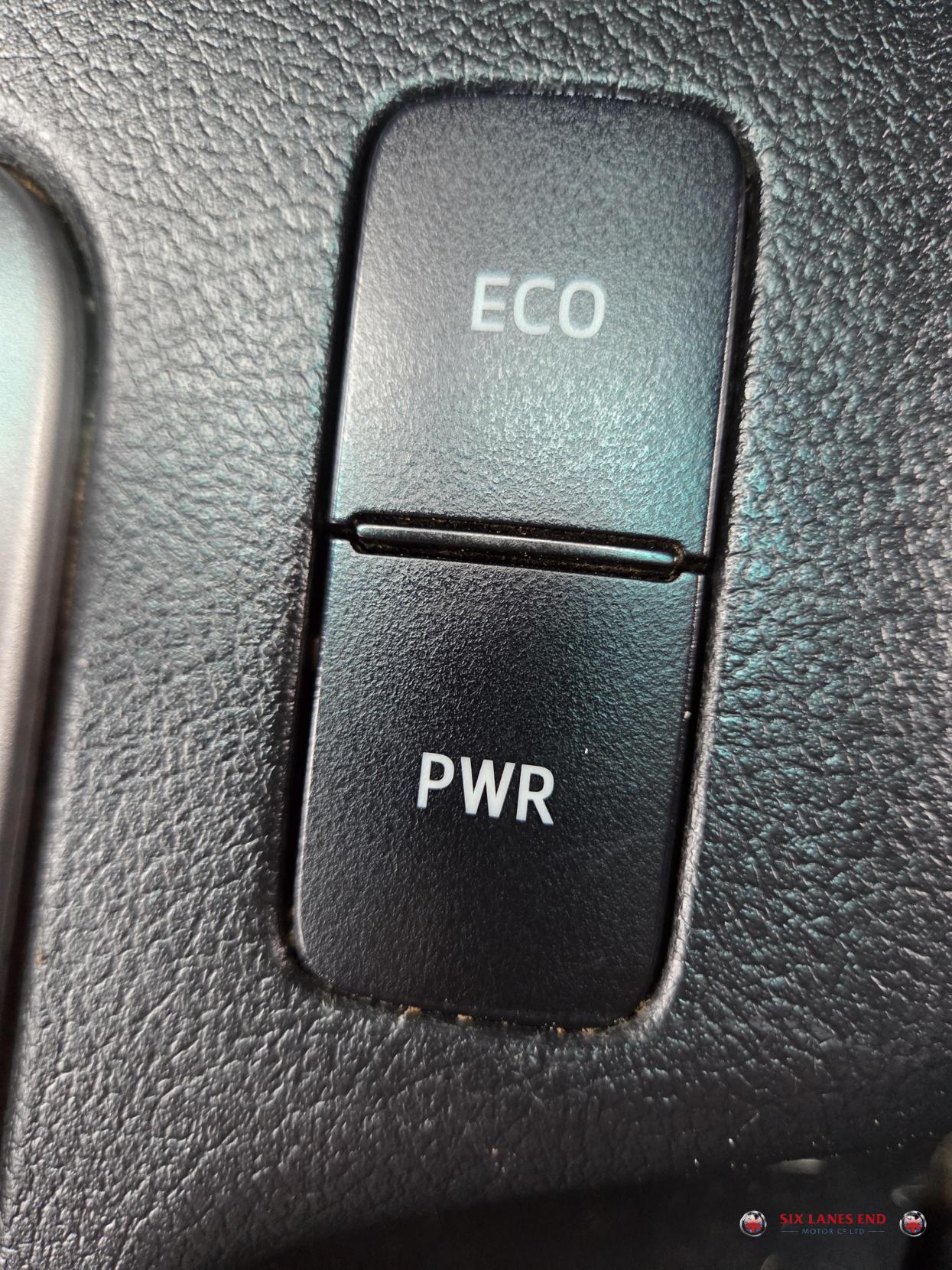 Toyota Hilux 2.4 D-4D Icon Pickup Double Cab 4dr Diesel Auto 4WD Euro 6 (s/s) (150 ps)