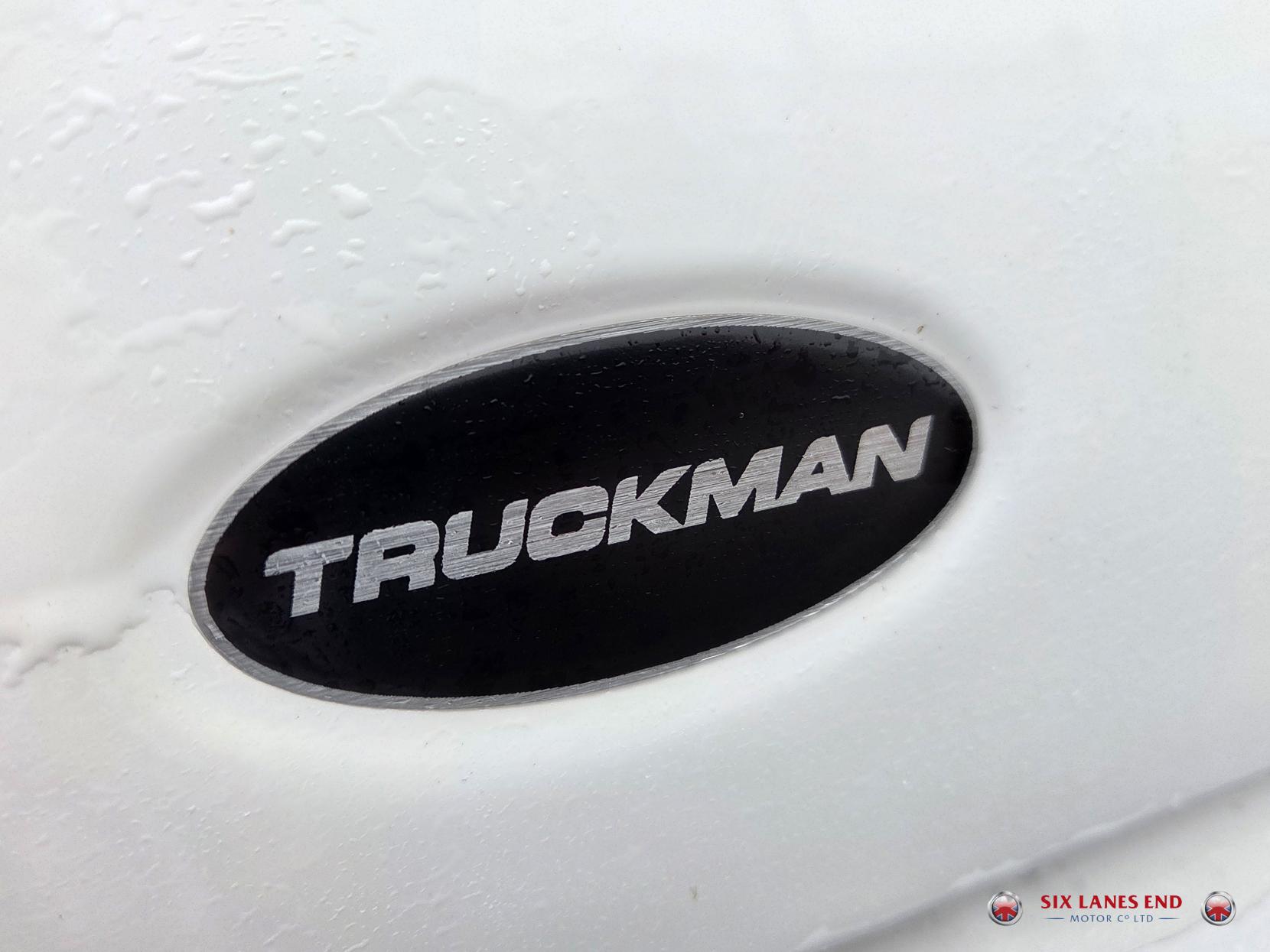 Toyota Hilux 2.4 D-4D Icon Pickup Double Cab 4dr Diesel Auto 4WD Euro 6 (s/s) (150 ps)