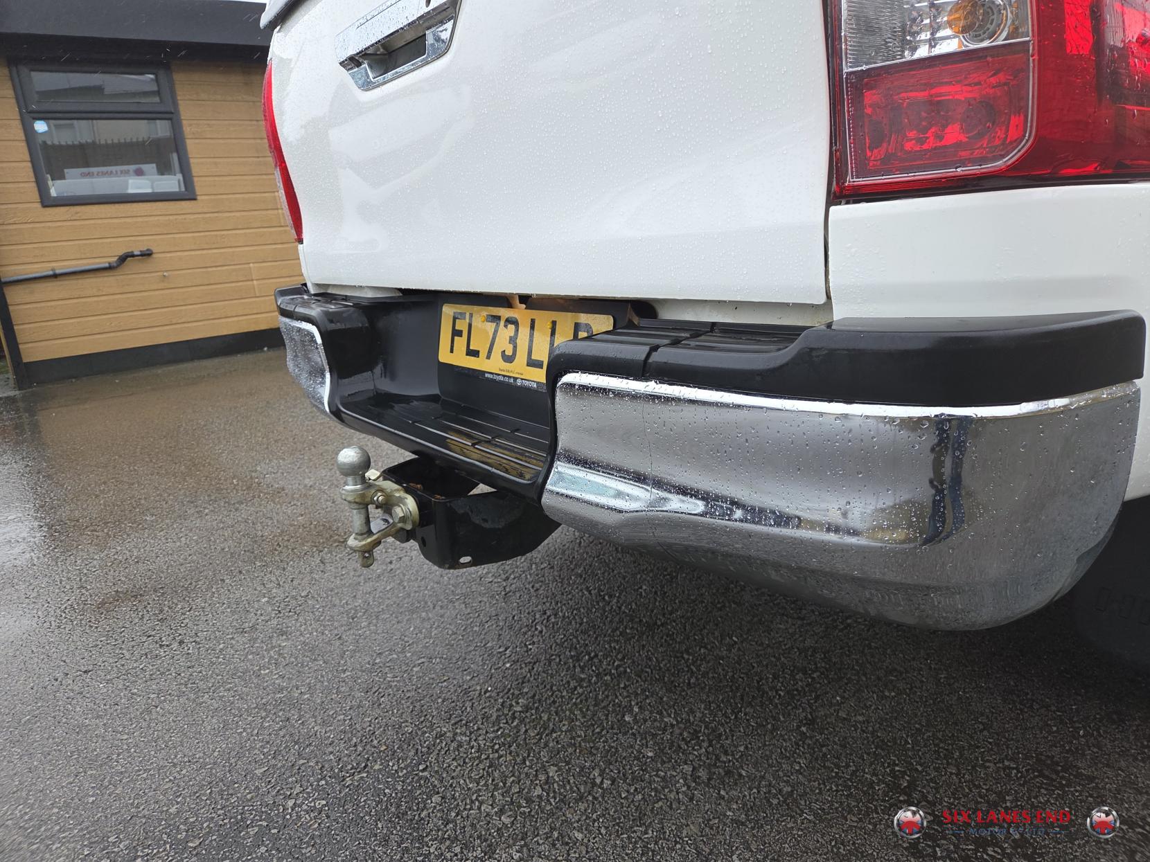 Toyota Hilux 2.4 D-4D Icon Pickup Double Cab 4dr Diesel Auto 4WD Euro 6 (s/s) (150 ps)