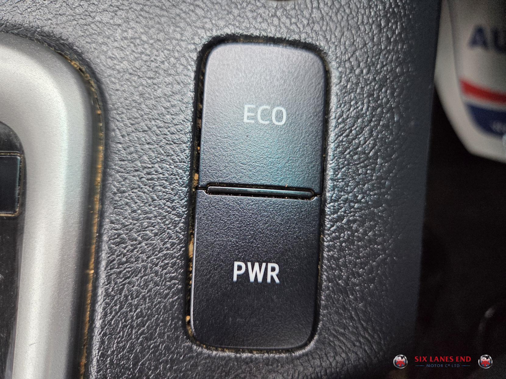 Toyota Hilux 2.4 D-4D Icon Pickup Double Cab 4dr Diesel Auto 4WD Euro 6 (s/s) (150 ps)