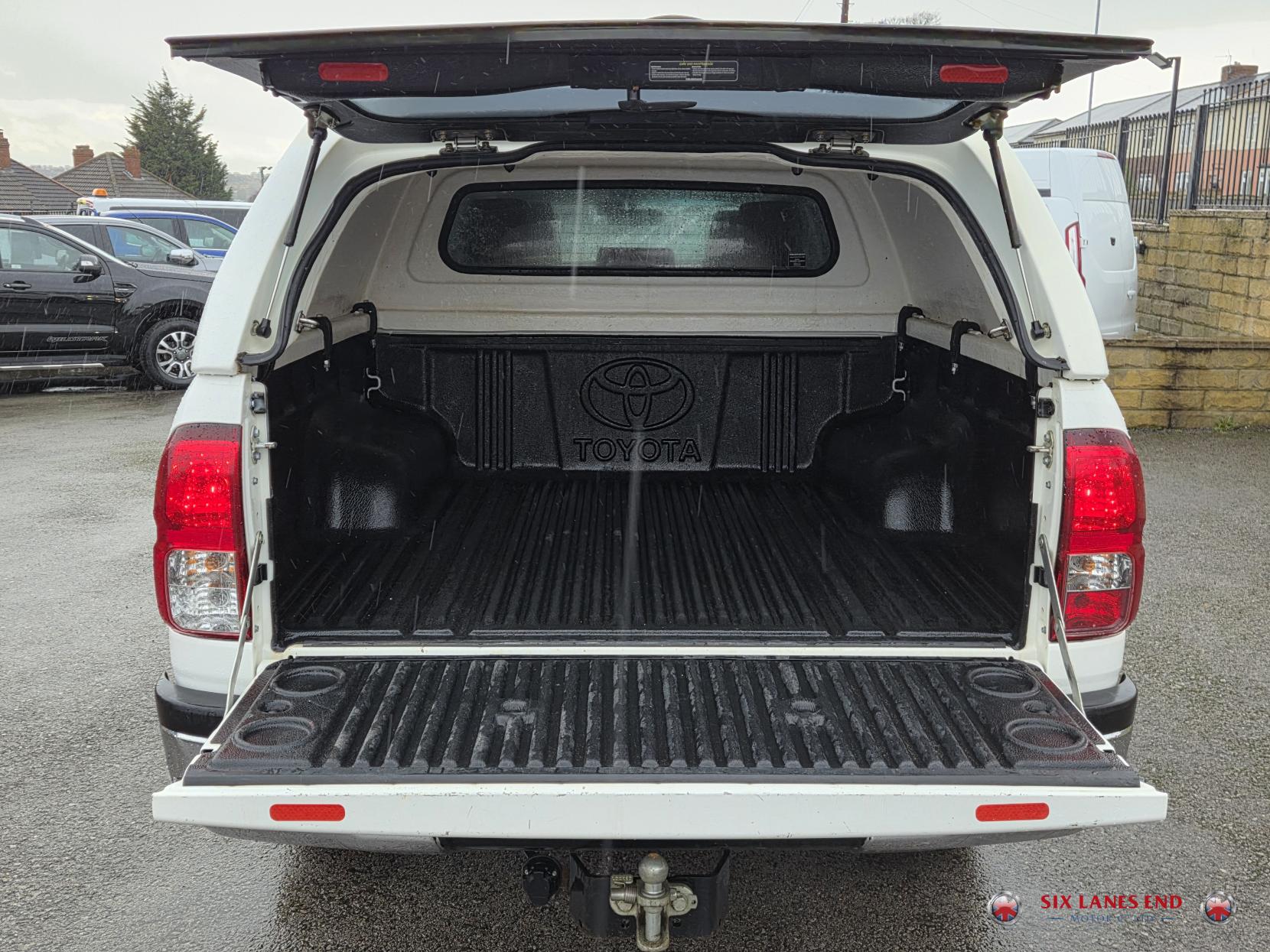 Toyota Hilux 2.4 D-4D Icon Pickup Double Cab 4dr Diesel Auto 4WD Euro 6 (s/s) (150 ps)