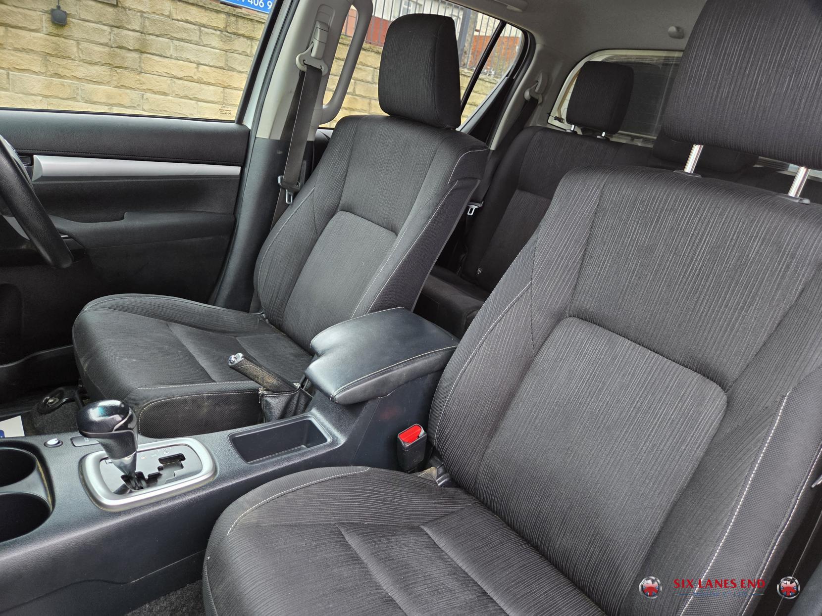 Toyota Hilux 2.4 D-4D Icon Pickup Double Cab 4dr Diesel Auto 4WD Euro 6 (s/s) (150 ps)