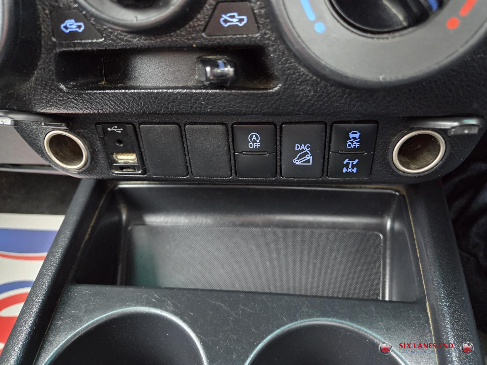 Toyota Hilux 2.4 D-4D Icon Pickup Double Cab 4dr Diesel Auto 4WD Euro 6 (s/s) (150 ps)