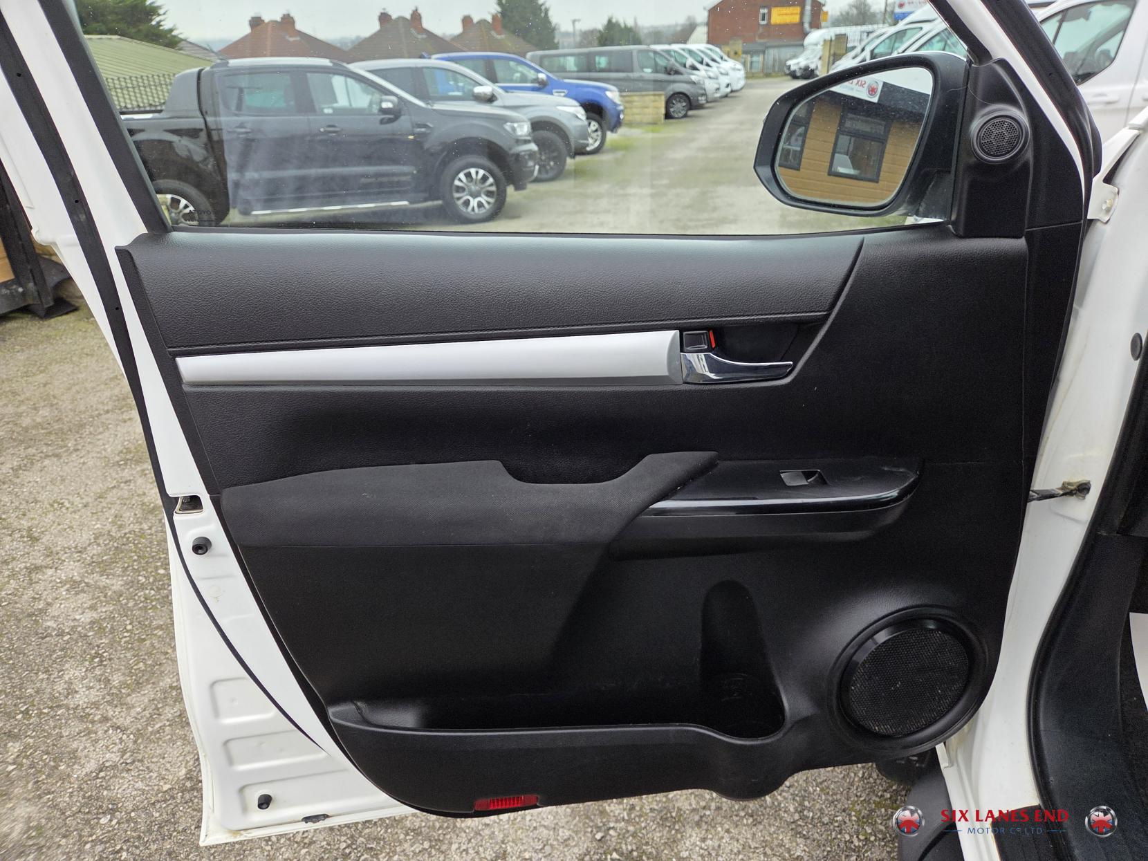 Toyota Hilux 2.4 D-4D Icon Pickup Double Cab 4dr Diesel Auto 4WD Euro 6 (s/s) (150 ps)