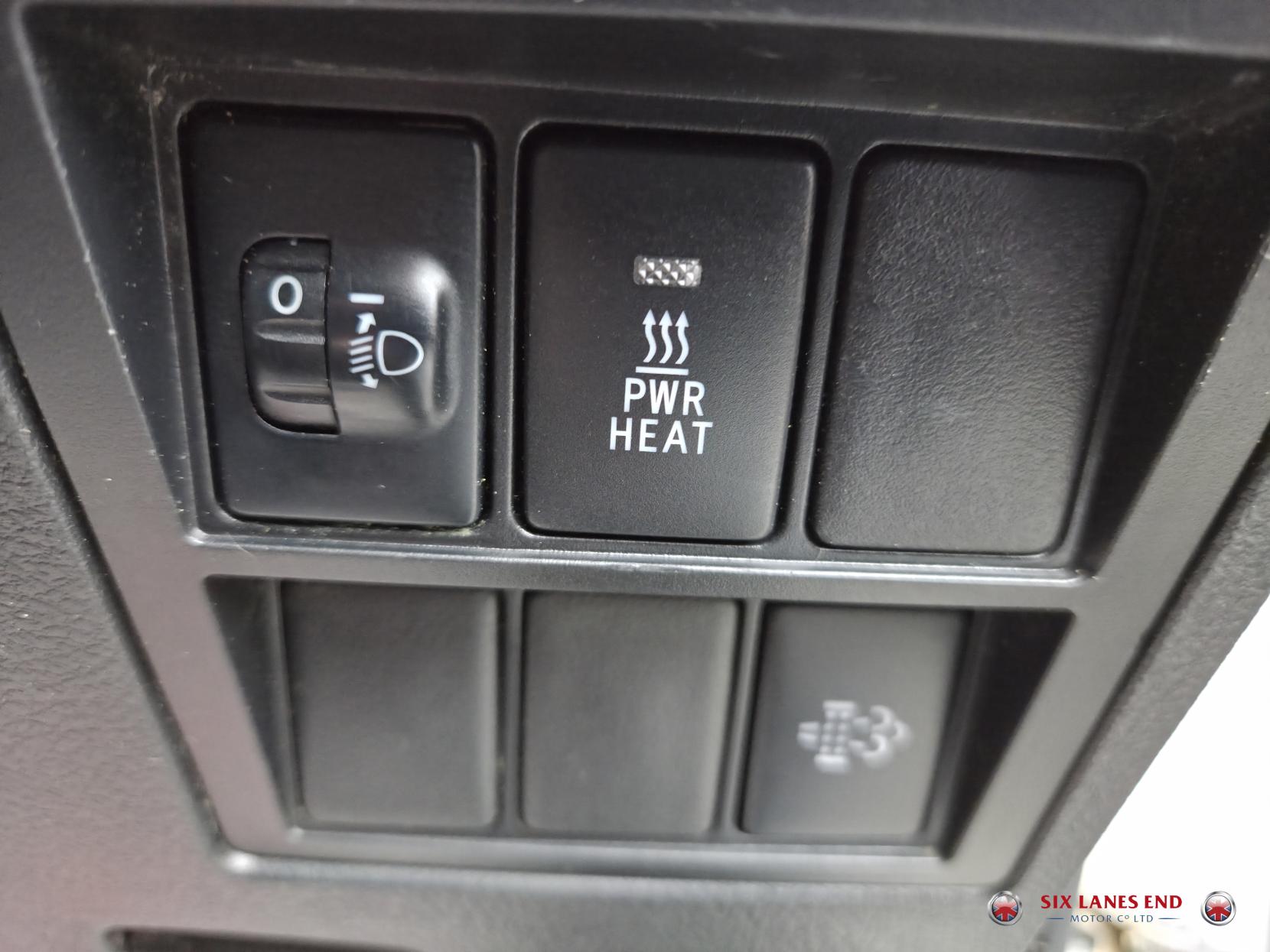 Toyota Hilux 2.4 D-4D Icon Pickup Double Cab 4dr Diesel Auto 4WD Euro 6 (s/s) (150 ps)