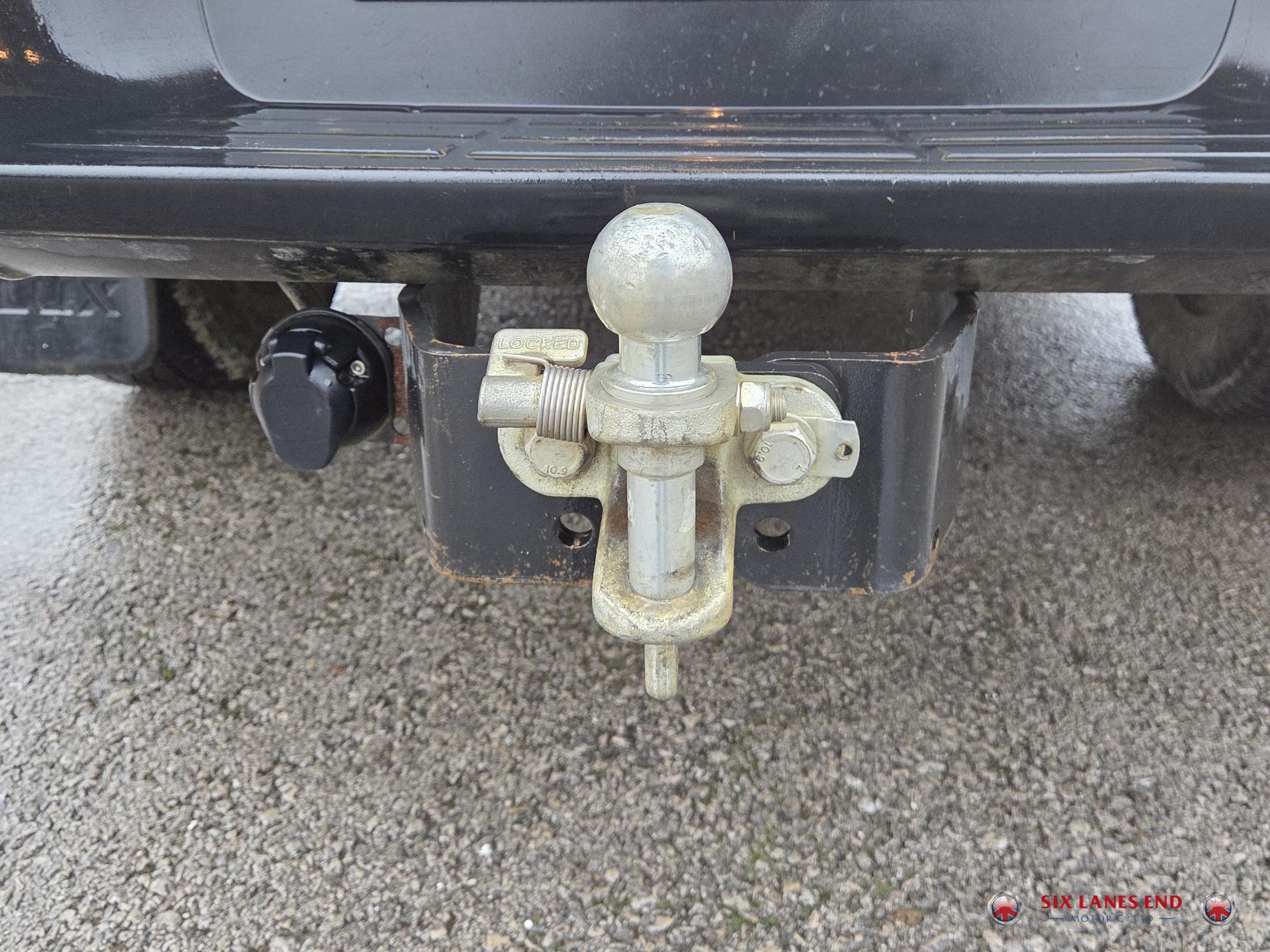 Toyota Hilux 2.4 D-4D Icon Pickup Double Cab 4dr Diesel Auto 4WD Euro 6 (s/s) (150 ps)