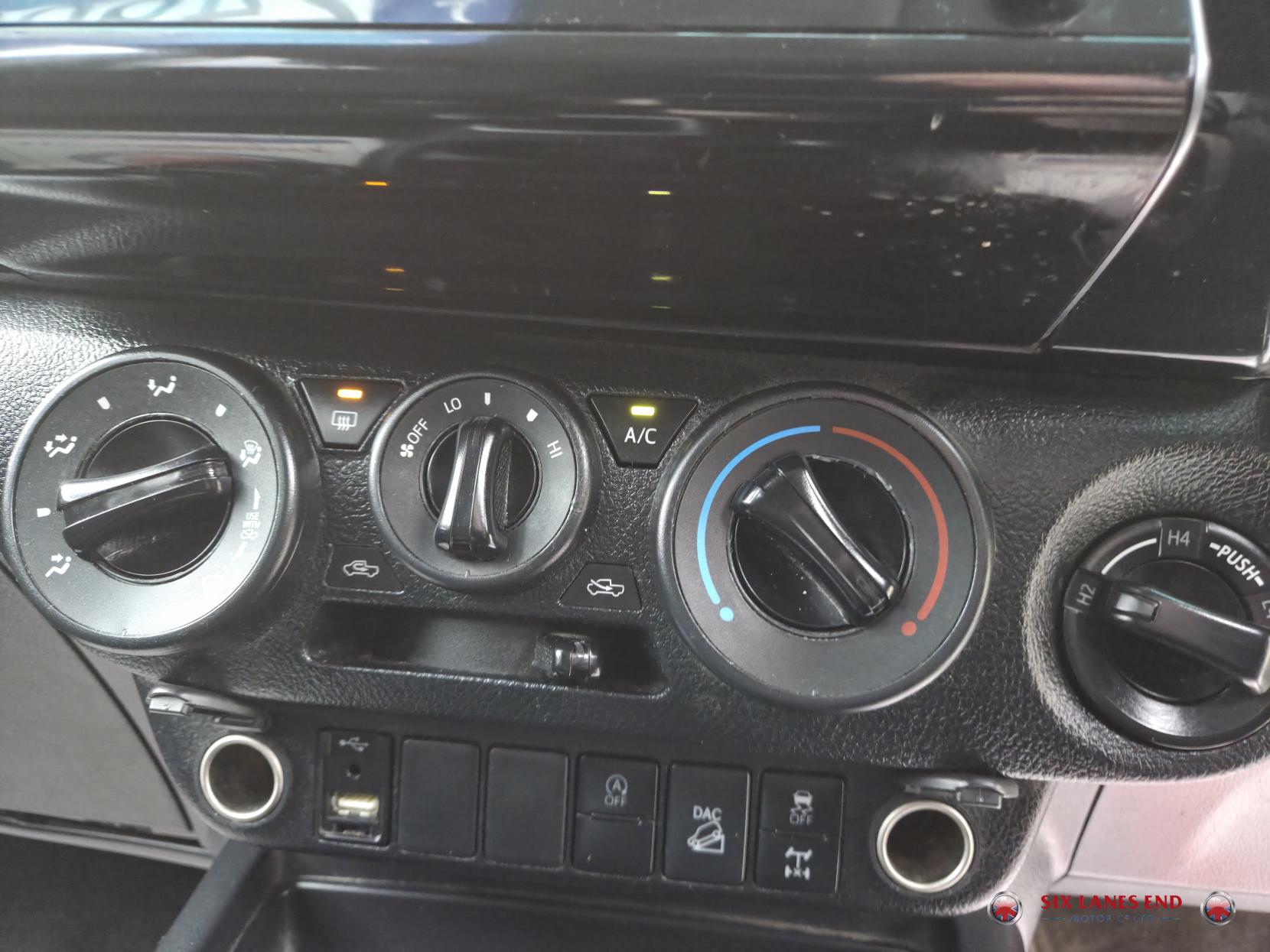 Toyota Hilux 2.4 D-4D Icon Pickup Double Cab 4dr Diesel Auto 4WD Euro 6 (s/s) (150 ps)