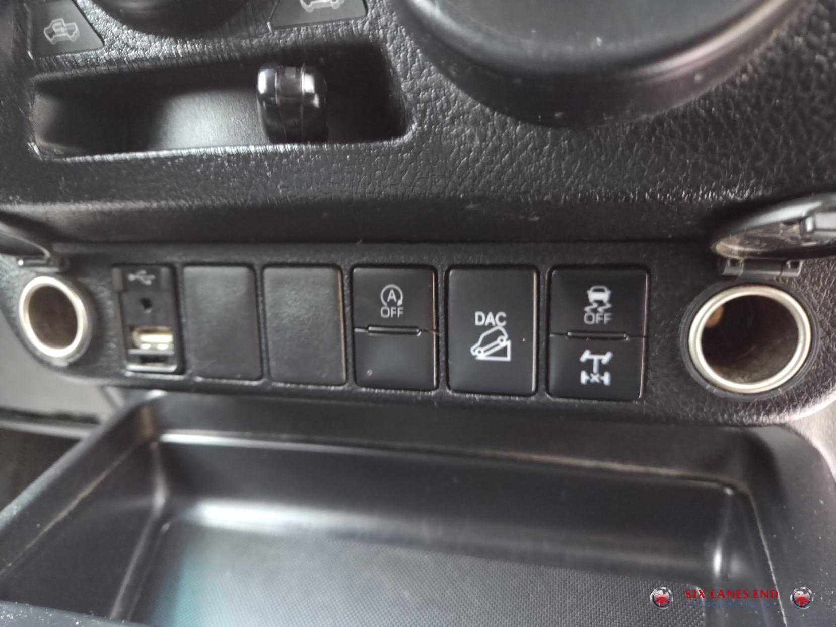 Toyota Hilux 2.4 D-4D Icon Pickup Double Cab 4dr Diesel Auto 4WD Euro 6 (s/s) (150 ps)