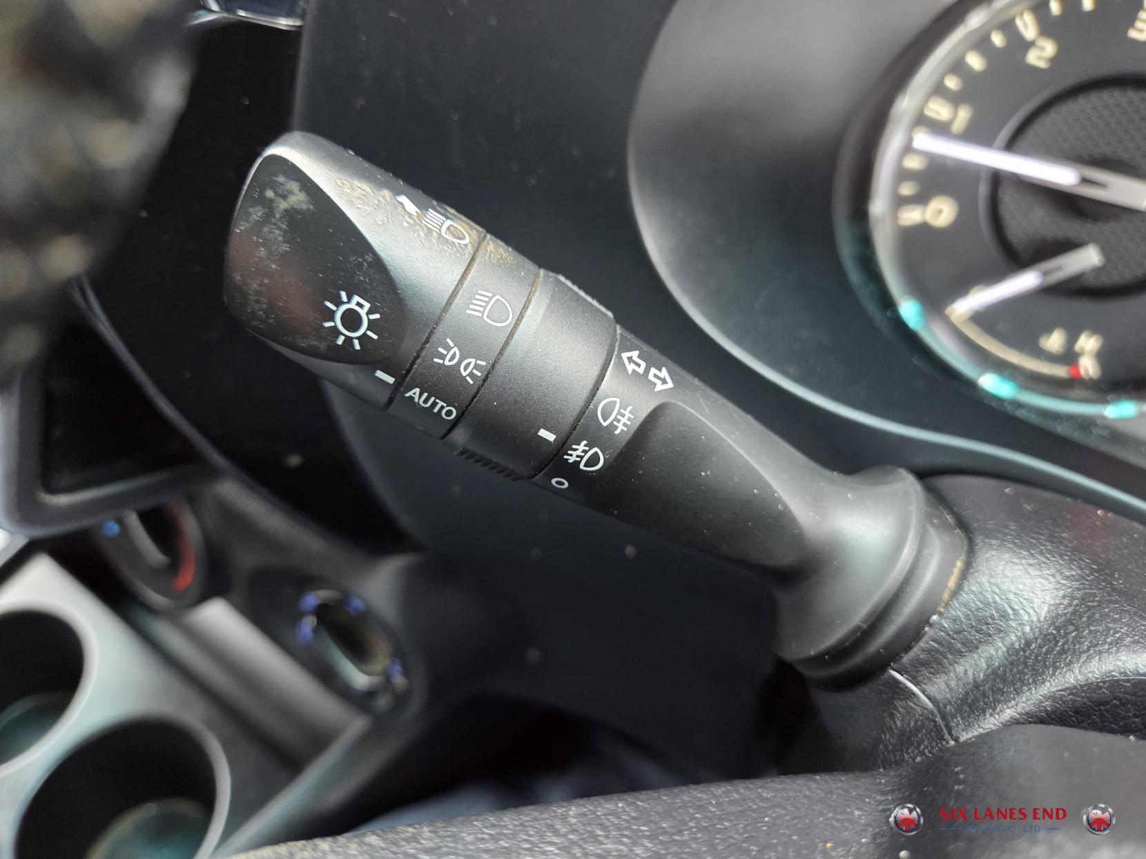 Toyota Hilux 2.4 D-4D Icon Pickup Double Cab 4dr Diesel Auto 4WD Euro 6 (s/s) (150 ps)