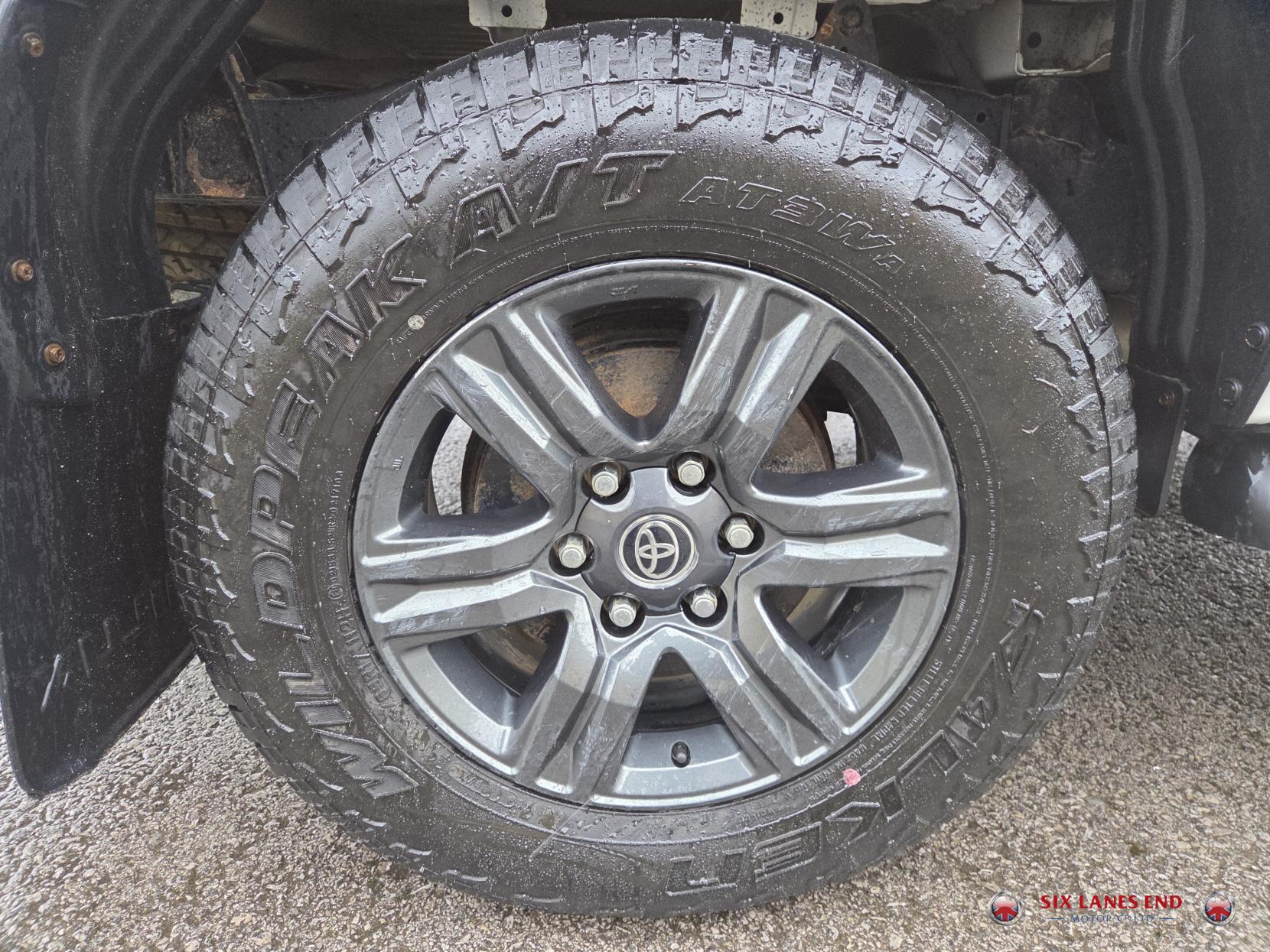 Toyota Hilux 2.4 D-4D Icon Pickup Double Cab 4dr Diesel Auto 4WD Euro 6 (s/s) (150 ps)