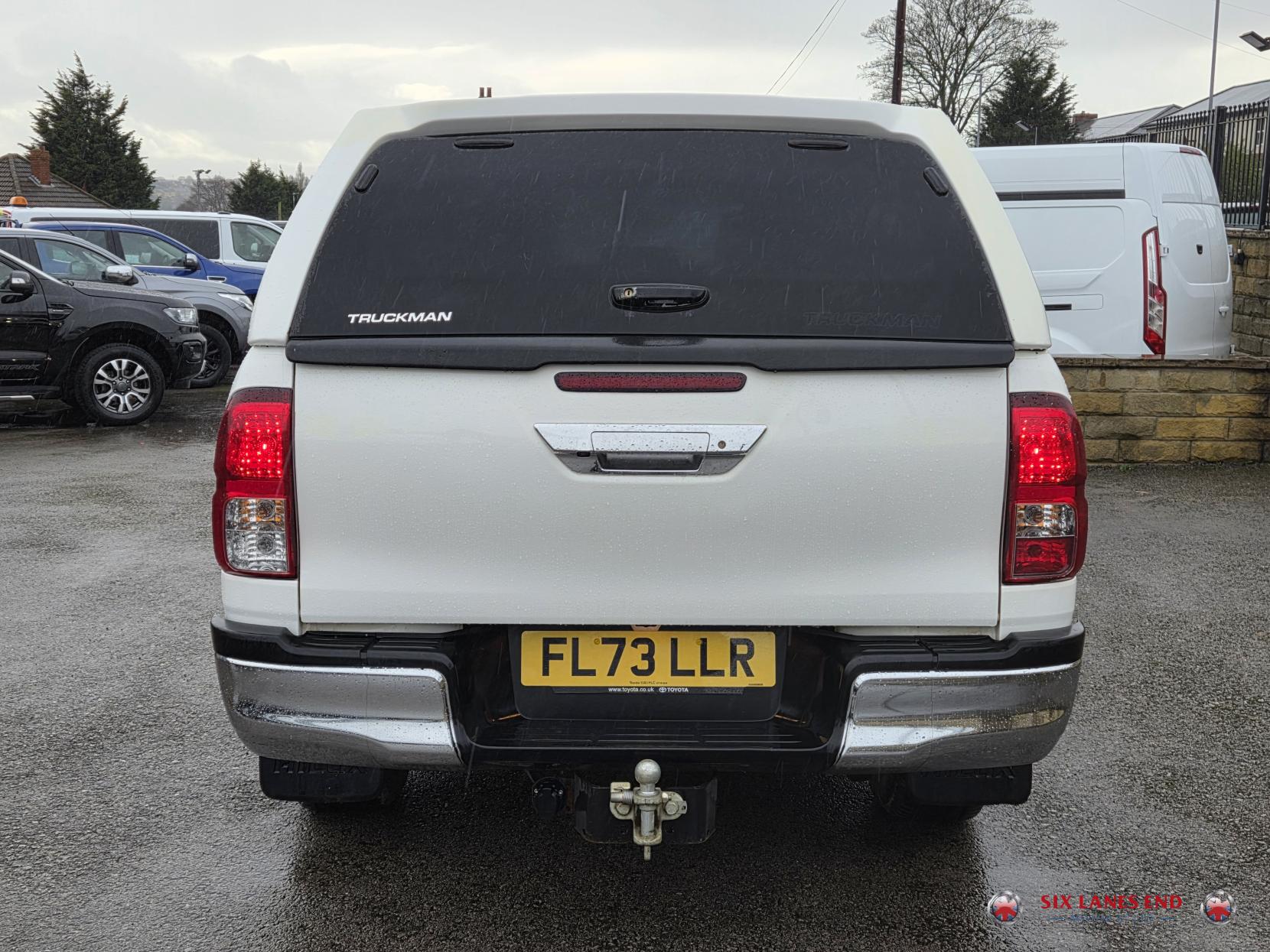 Toyota Hilux 2.4 D-4D Icon Pickup Double Cab 4dr Diesel Auto 4WD Euro 6 (s/s) (150 ps)