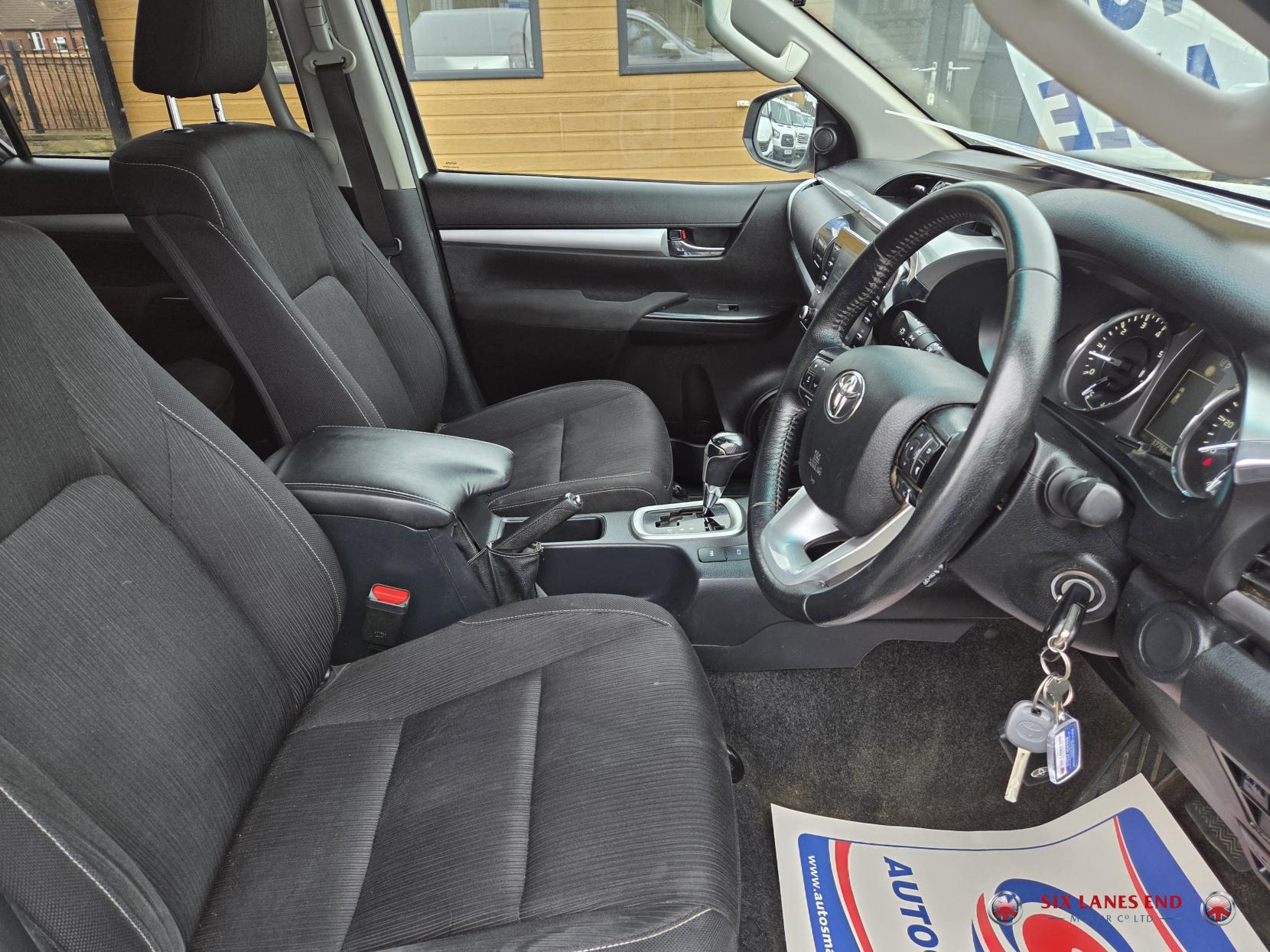 Toyota Hilux 2.4 D-4D Icon Pickup Double Cab 4dr Diesel Auto 4WD Euro 6 (s/s) (150 ps)