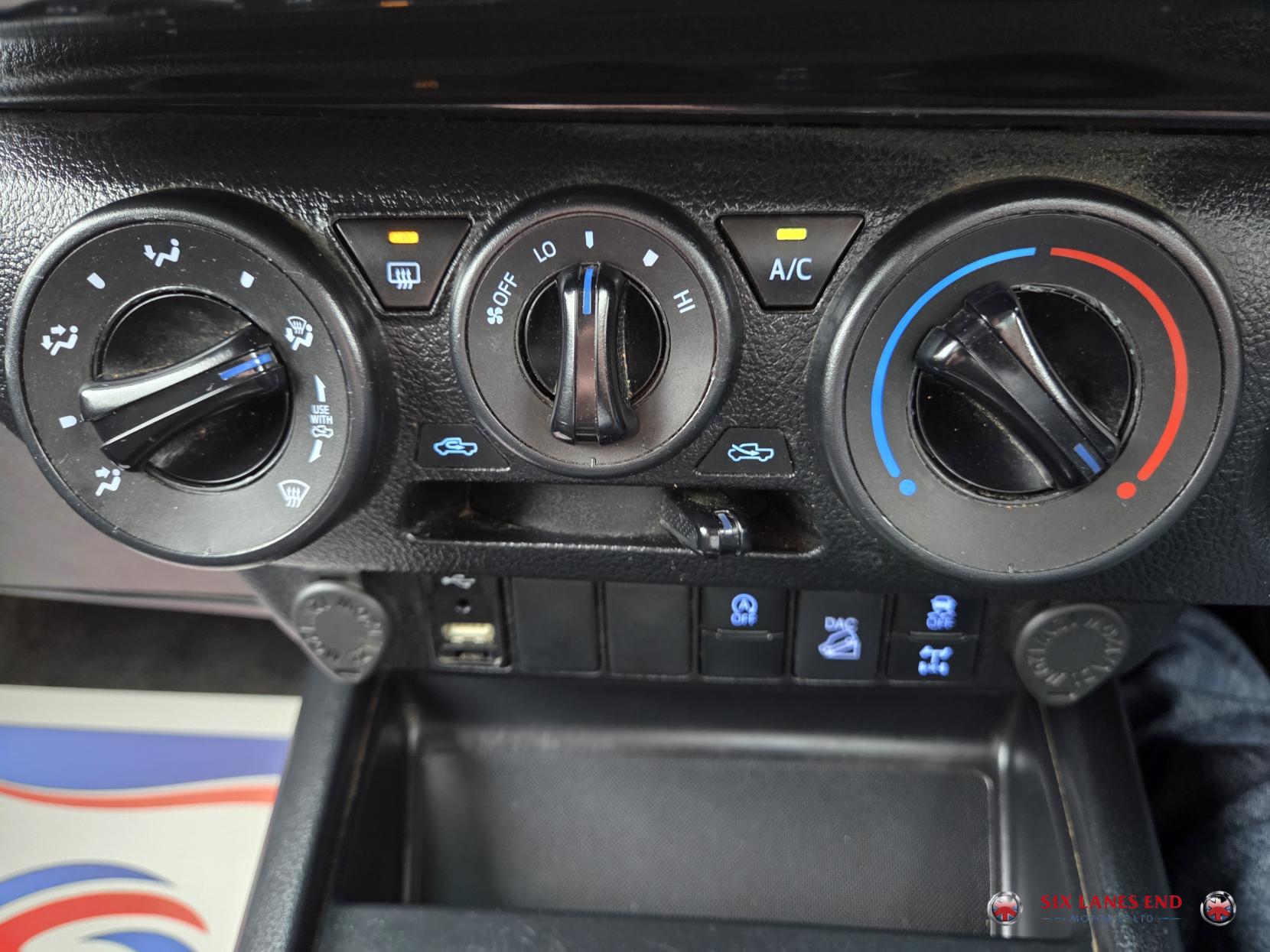 Toyota Hilux 2.4 D-4D Icon Pickup Double Cab 4dr Diesel Auto 4WD Euro 6 (s/s) (150 ps)