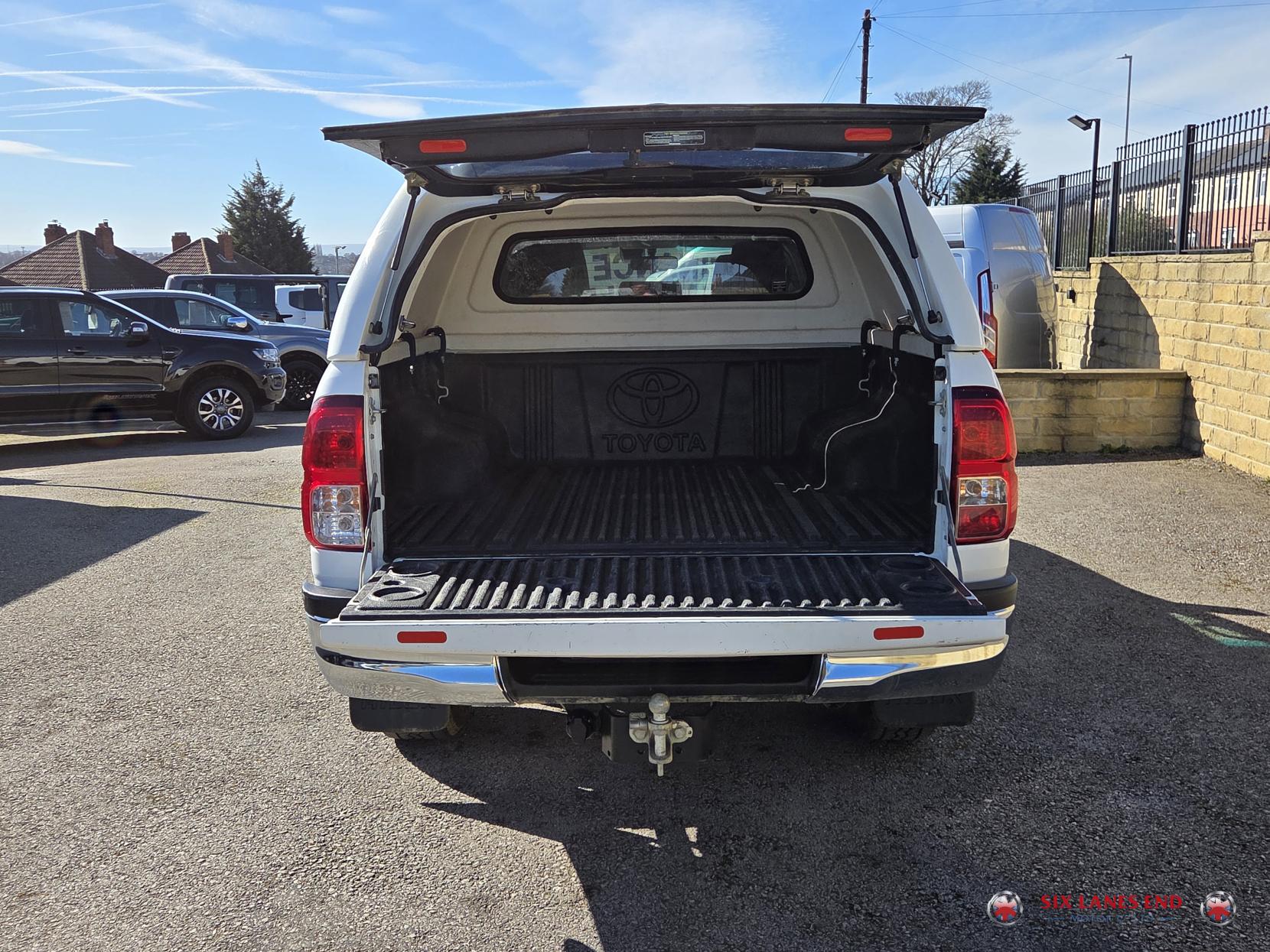 Toyota Hilux 2.4 D-4D Icon Pickup Double Cab 4dr Diesel Auto 4WD Euro 6 (s/s) (150 ps)