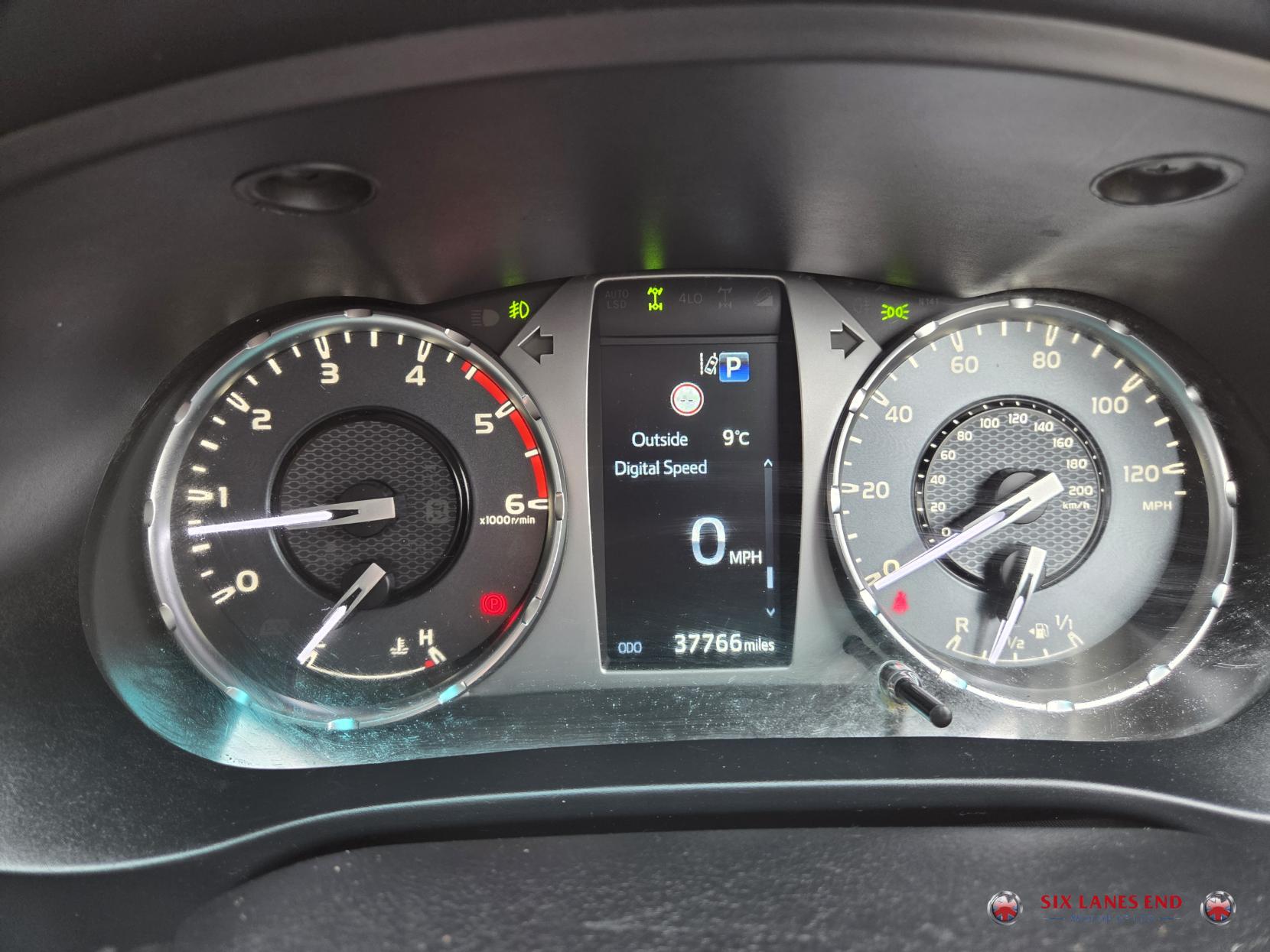 Toyota Hilux 2.4 D-4D Icon Pickup Double Cab 4dr Diesel Auto 4WD Euro 6 (s/s) (150 ps)