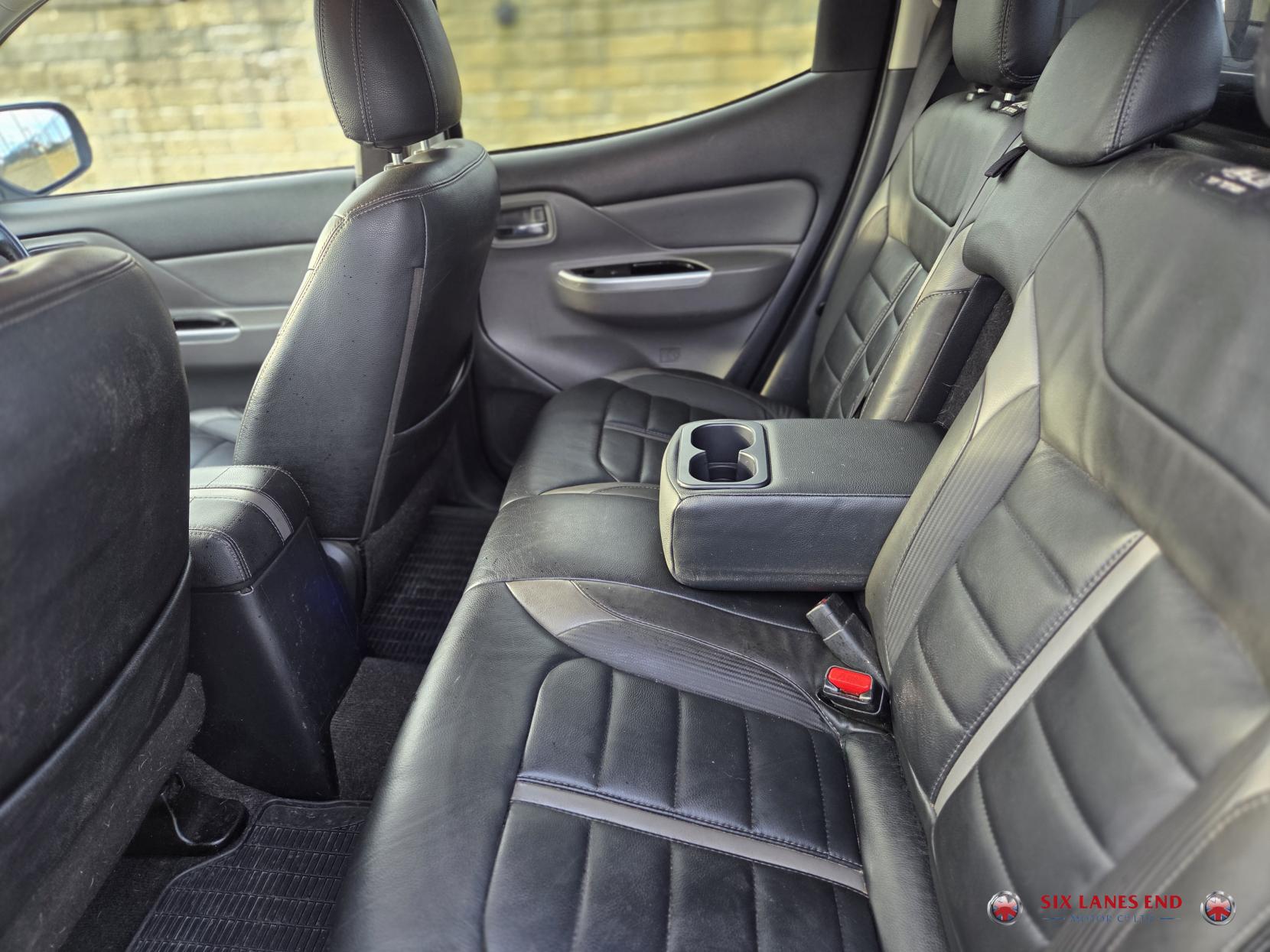 Mitsubishi L200 2.4 DI-D DC Barbarian Pickup Double Cab 4dr Diesel Manual 4WD Euro 6 (178 ps)