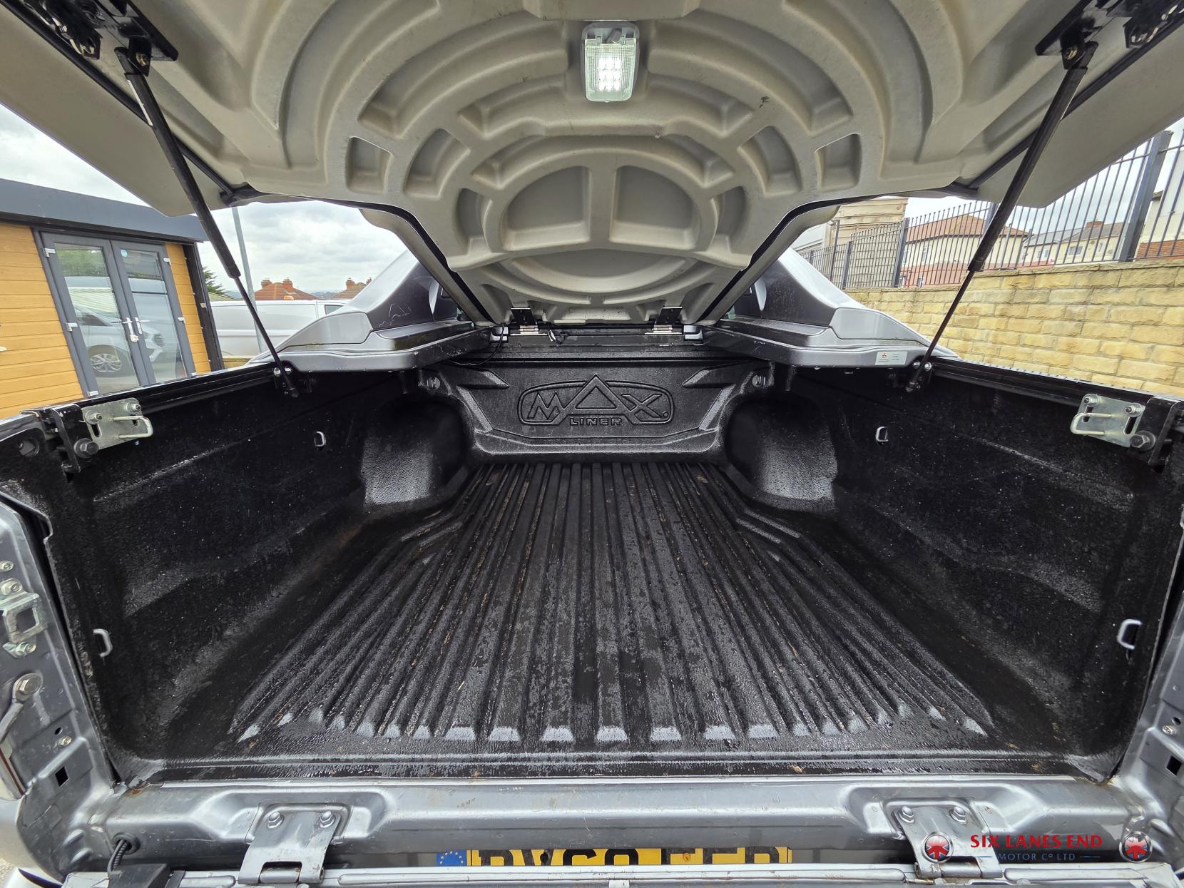 Mitsubishi L200 2.4 DI-D DC Barbarian Pickup Double Cab 4dr Diesel Manual 4WD Euro 6 (178 ps)