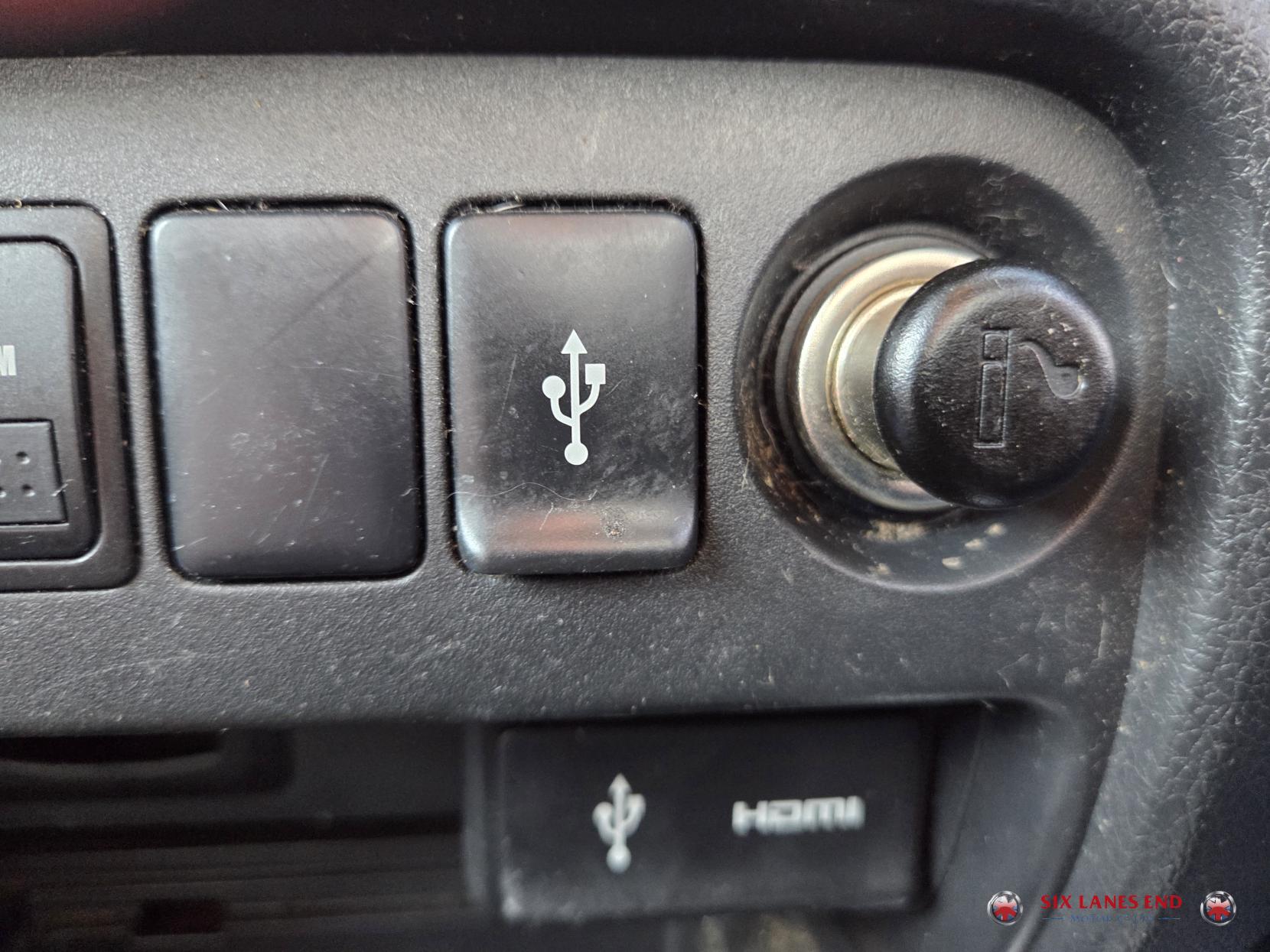 Mitsubishi L200 2.4 DI-D DC Barbarian Pickup Double Cab 4dr Diesel Manual 4WD Euro 6 (178 ps)